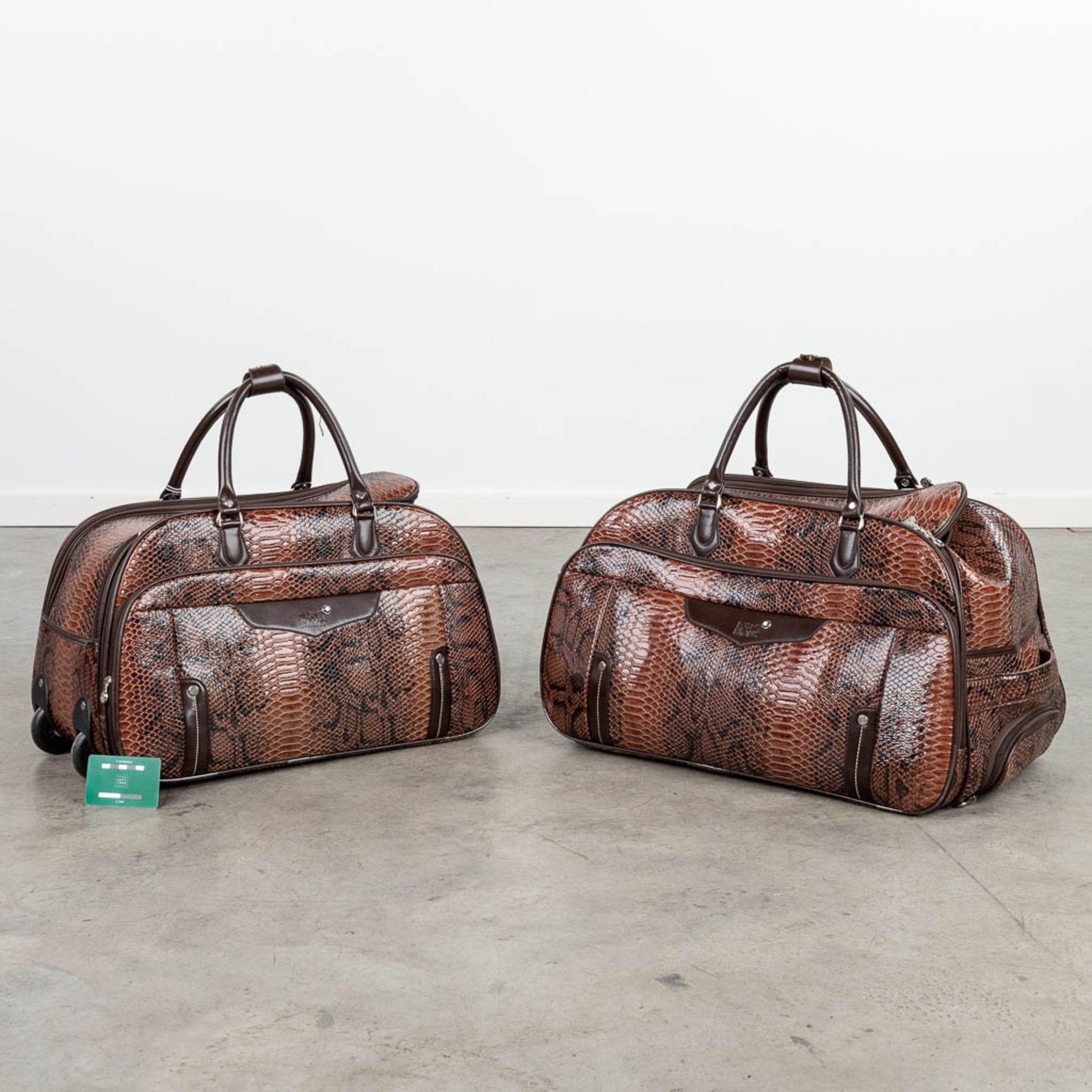 A set of 2 travel bags made of leather by Montblanc. (H:34cm) - Image 2 of 19