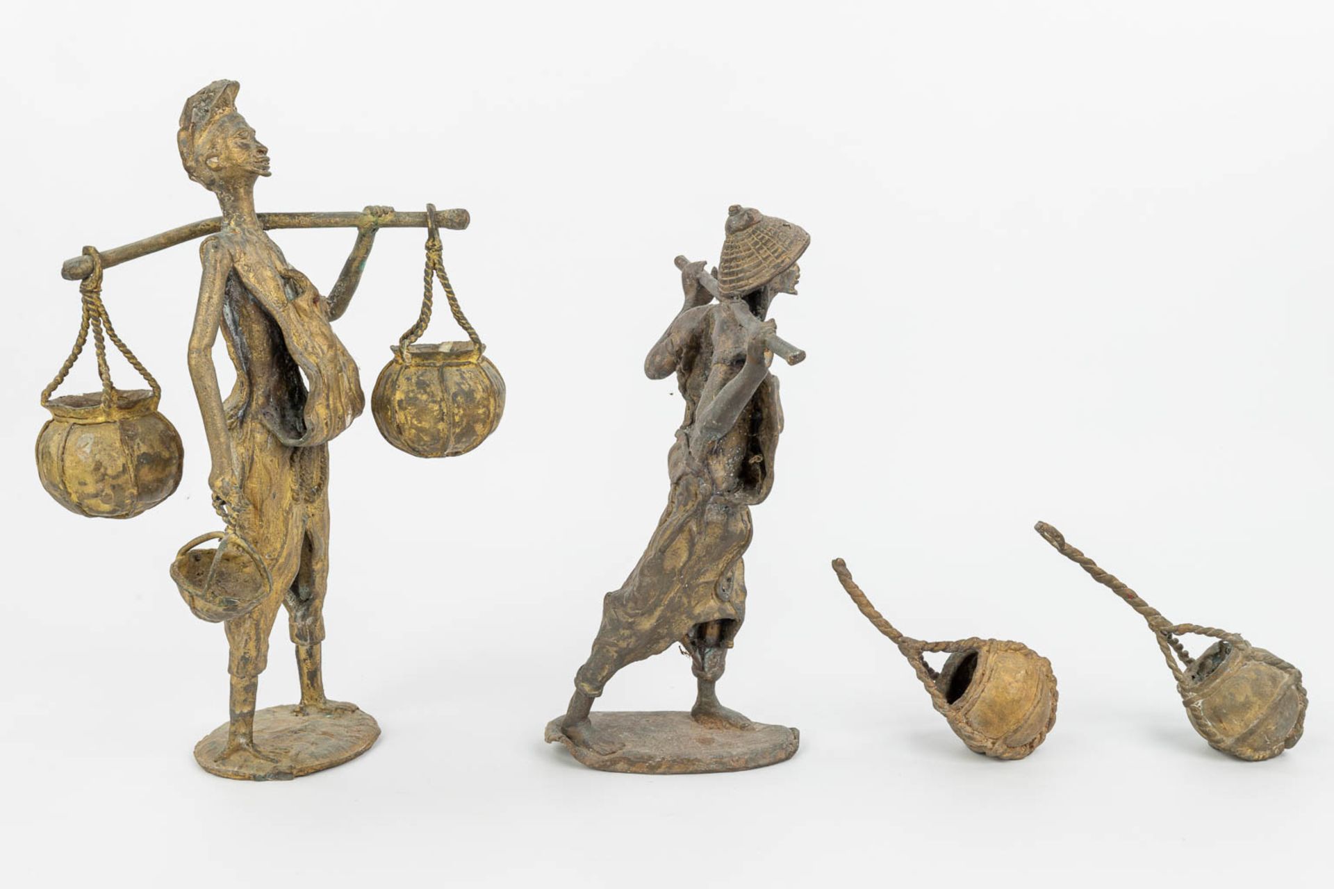 A set of 2 bronze statues of Asian figurines with baskets. (H:36cm) - Image 10 of 11