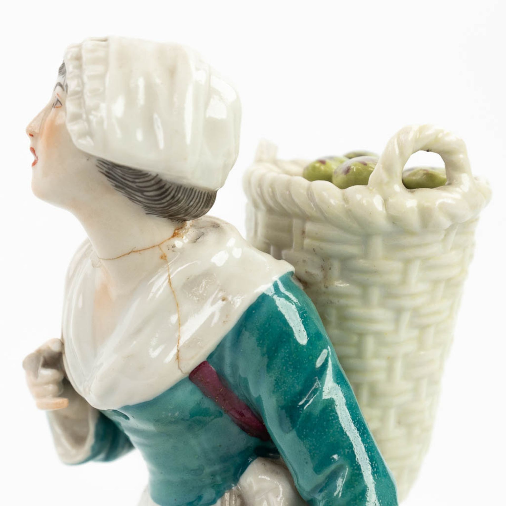 A pair of statues made of porcelain made in Germany and marked Ludwigsburg. (H:18cm) - Image 9 of 16