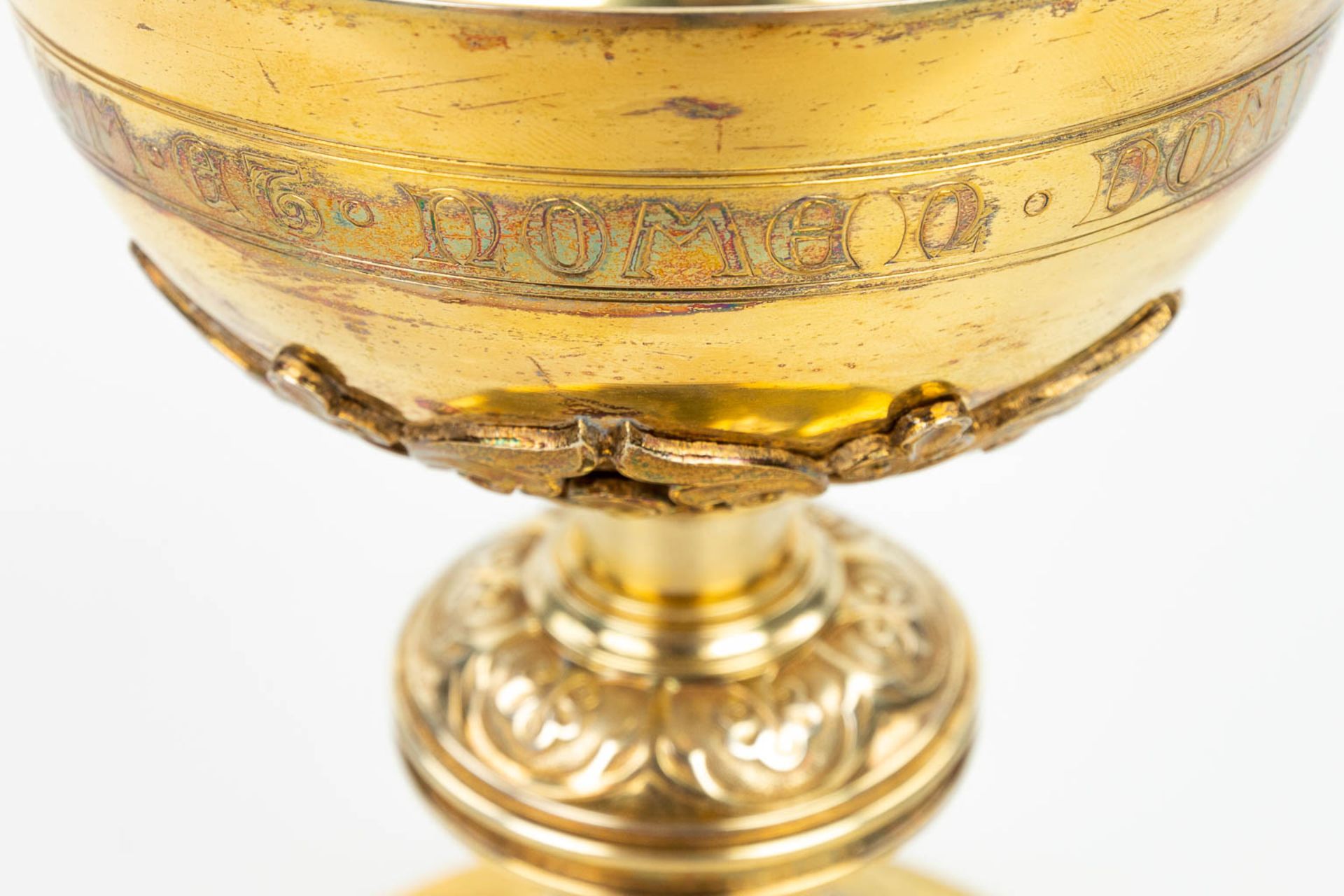 A neoroman chalice made of silver with images of holy figurines. (H:20cm) - Image 7 of 23