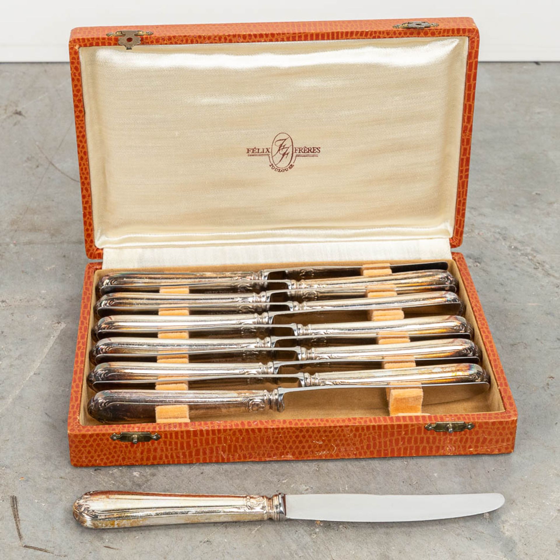 A 24-piece silver-plated cutlery in multiple boxes and marked Felix Frres. - Image 14 of 17