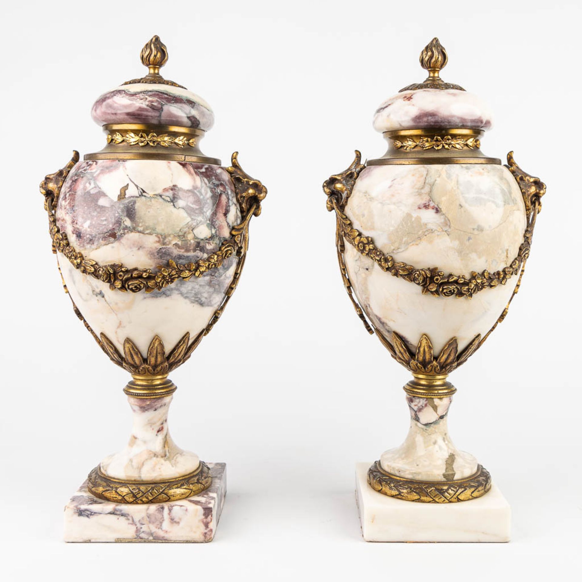 A pair of cassolettes made of marble and mounted with bronze. (H:40cm) - Image 5 of 15