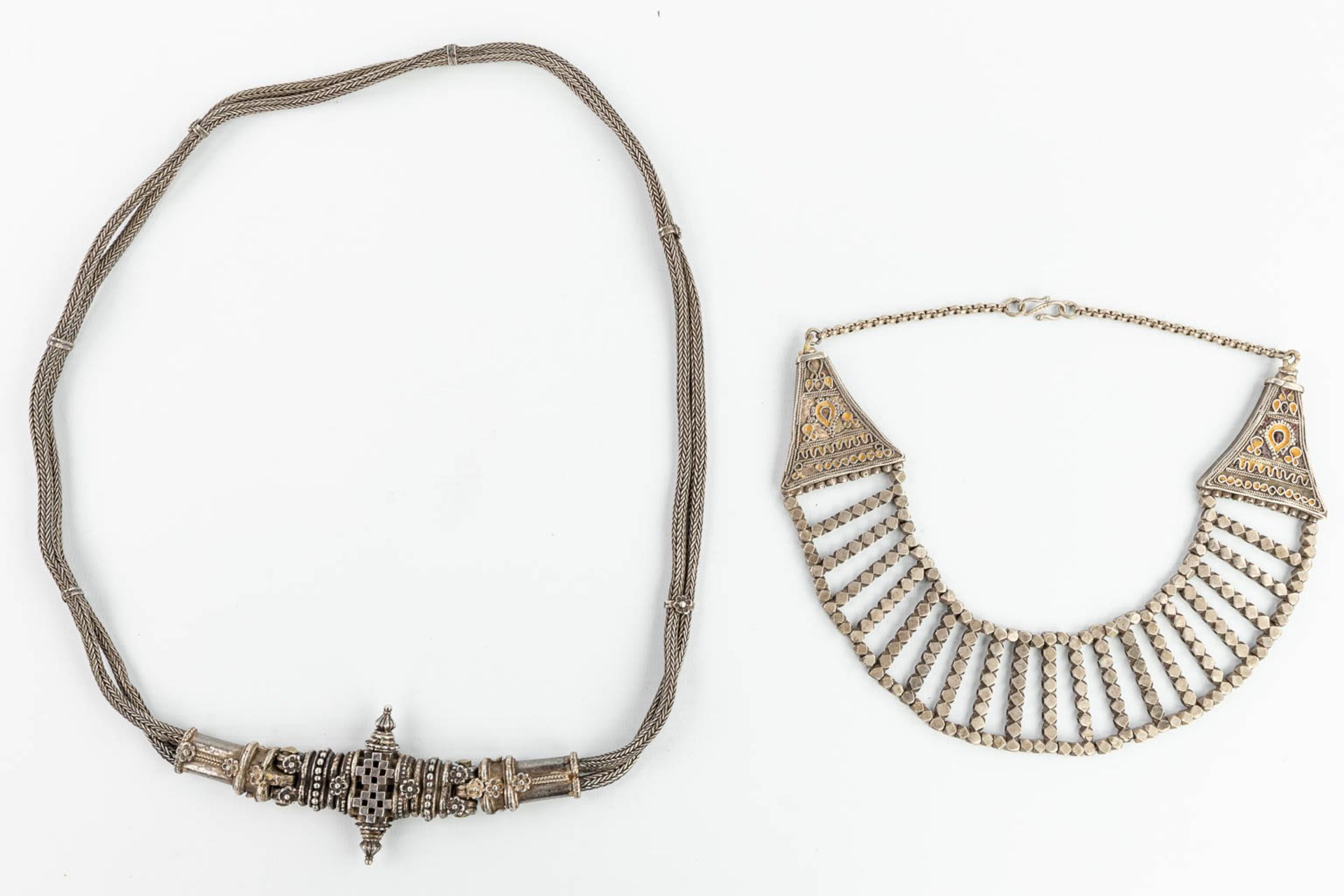 A necklace and belt made of silver in Oriental style. - Image 11 of 14