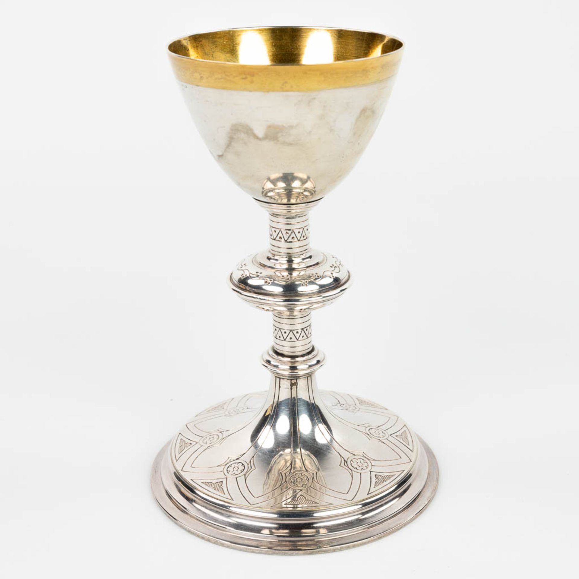 A chalice, gothic revival with paten made of fabric. Silver-plated metal. (H:18cm) - Image 9 of 10