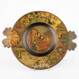 A display plate with Japanese images and made of Papier Maché. (H:26,5cm)