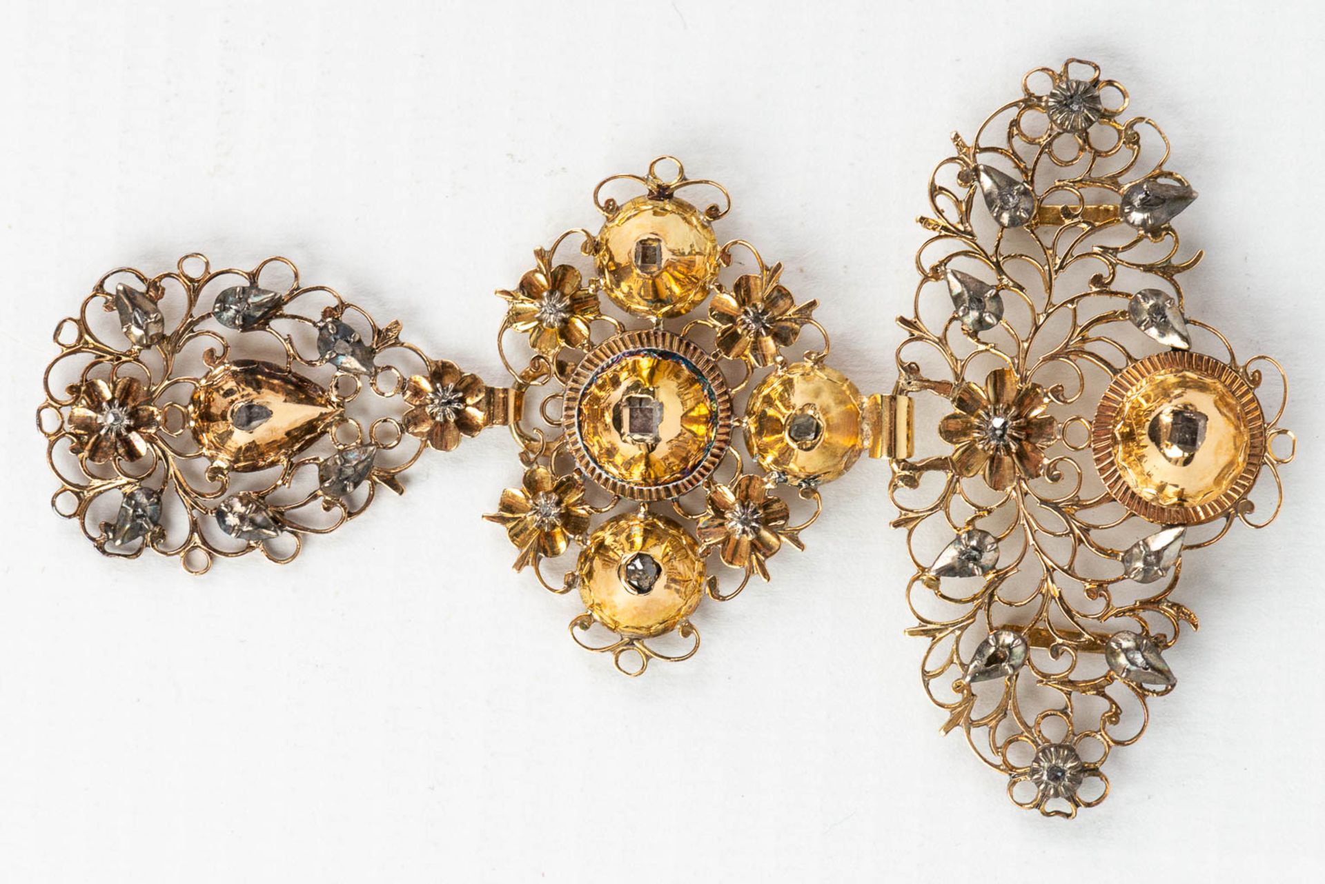 An antique brooch decorated with diamonds and made of 18 ktÊyellow gold. 18th century. (H:8cm) - Image 7 of 7