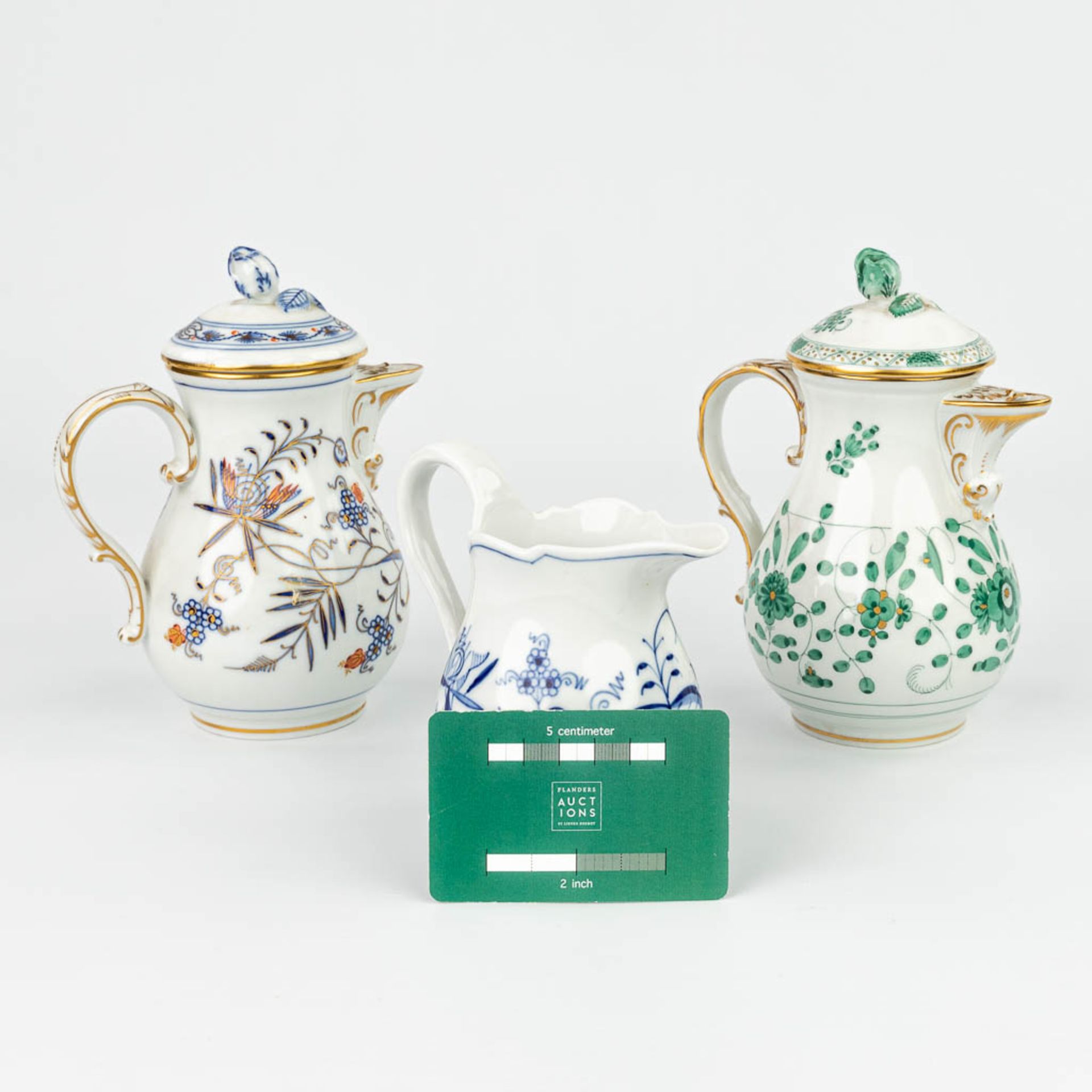 A collection of 2 coffee pots and a milk jug made by Meissen porcelain, 20th century. (H:17cm) - Image 14 of 17