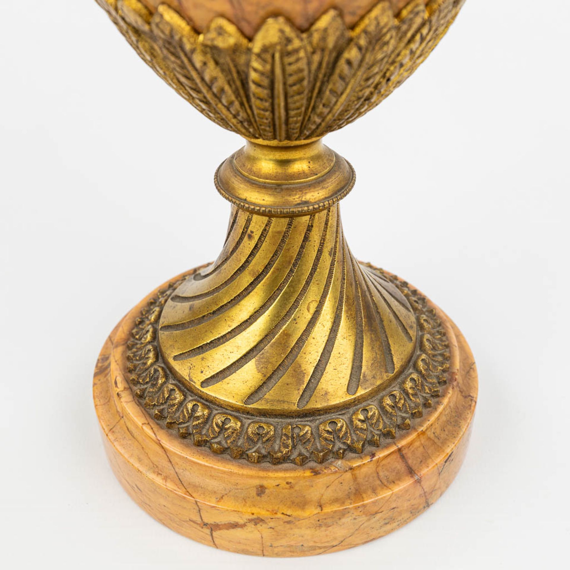 A pair of marble cassolettes mounted with gilt bronze. (H:48,5cm) - Image 8 of 10