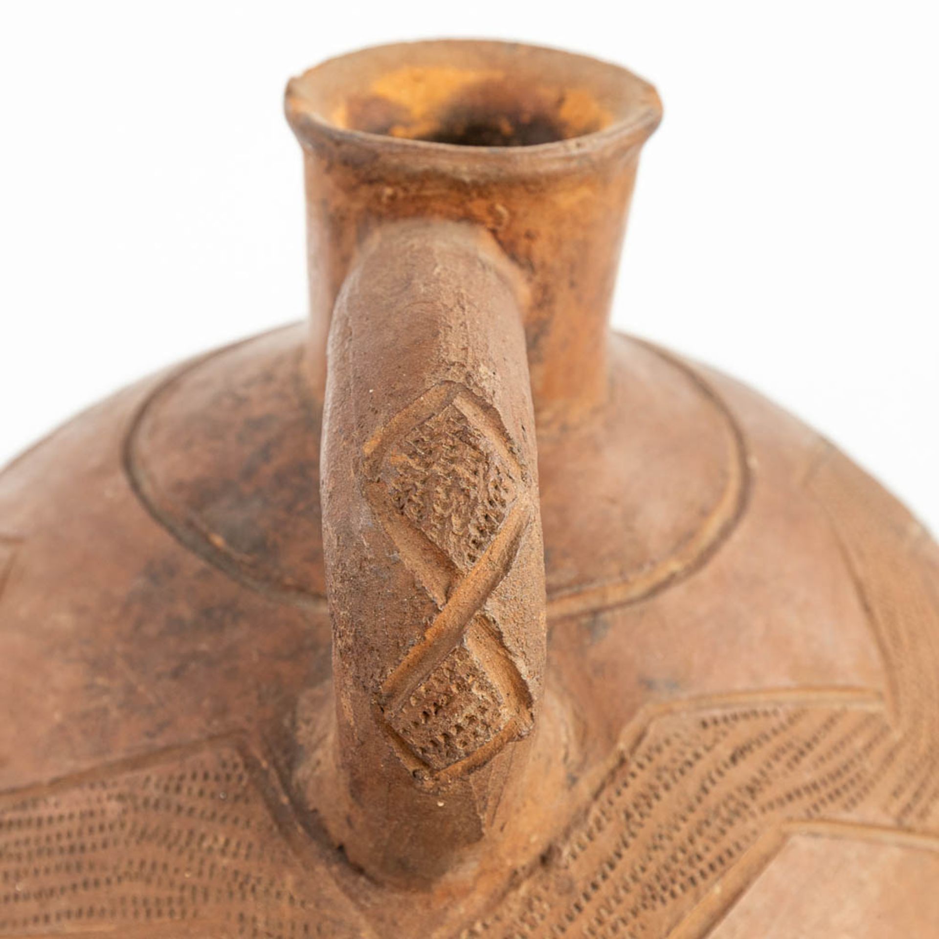 An antique jug with the original stopper made of terracotta finished with sgraffito decor. (H:32cm) - Image 4 of 12