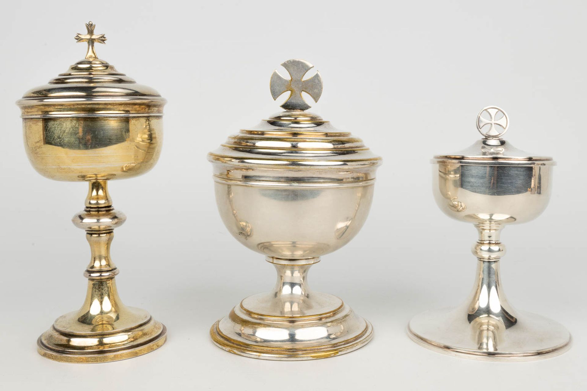 A collection of 5 silver-plated ciboria. (H:18cm) - Image 16 of 20
