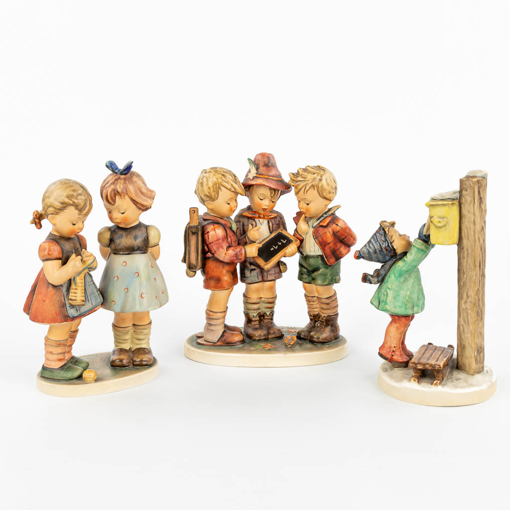 A collection of 3 statues made by Hummel. (H:19cm)