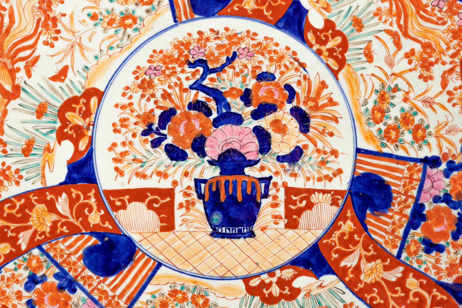 A large Japanese plate made of Imari porcelain. - Image 9 of 12
