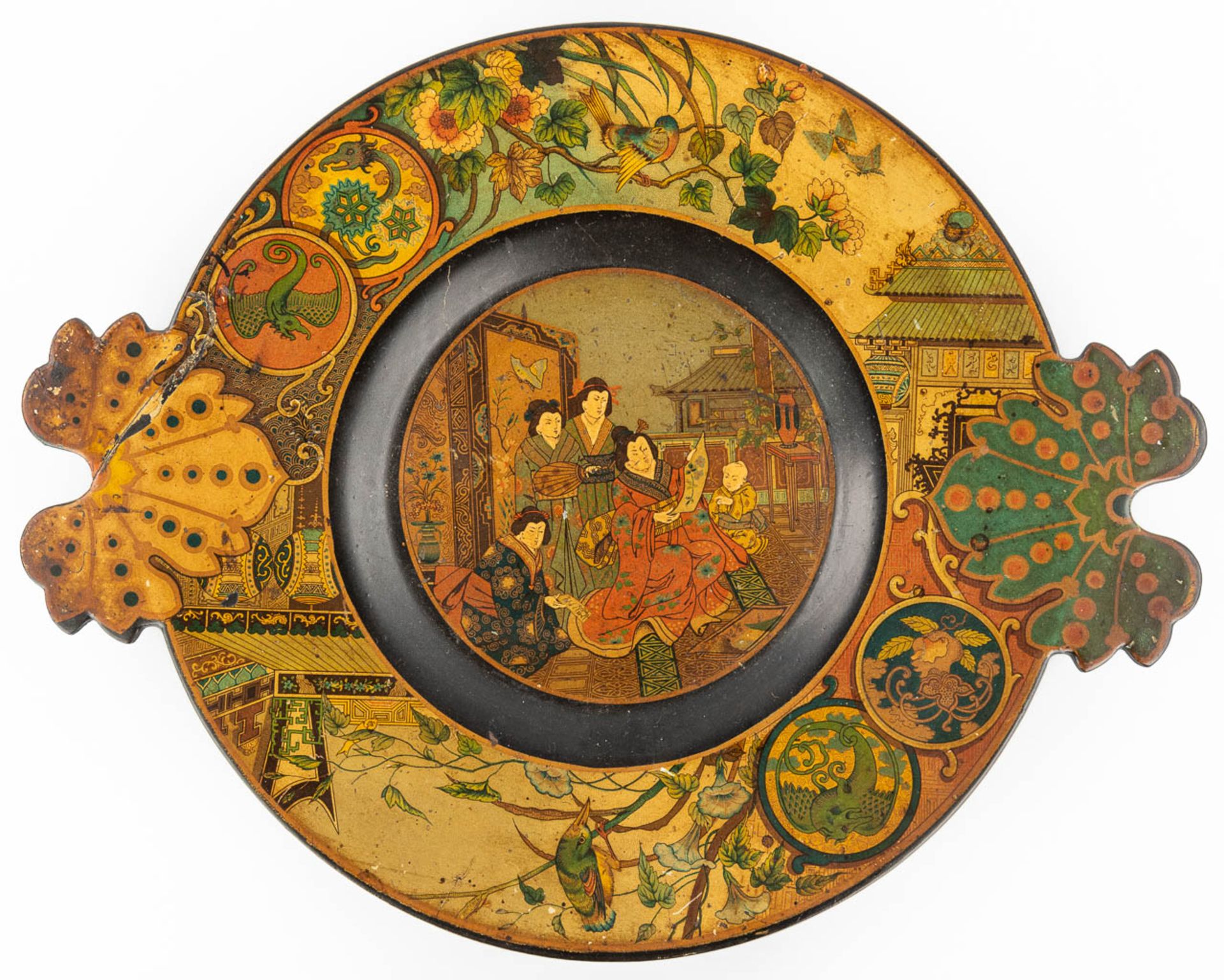 A display plate with Japanese images and made of Papier Maché. (H:26,5cm) - Bild 9 aus 12