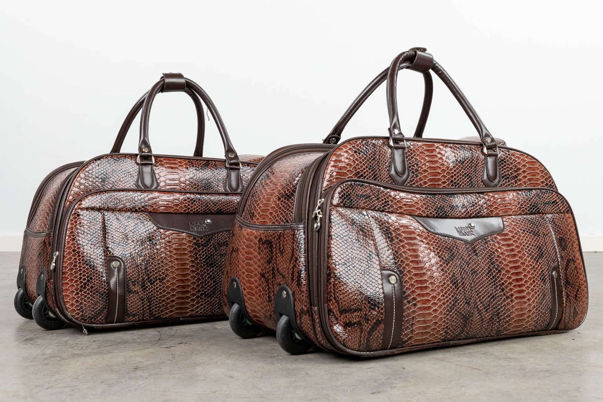 A set of 2 travel bags made of leather by Montblanc. (H:34cm) - Image 14 of 19