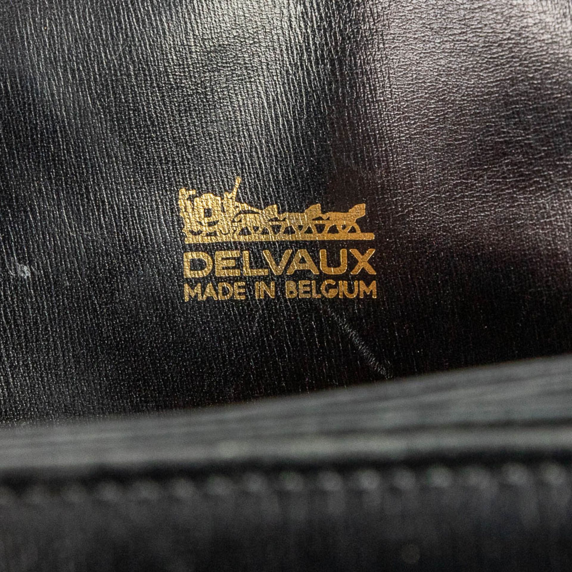 A purse made of black leather and marked Delvaux. (H:21cm) - Image 6 of 11