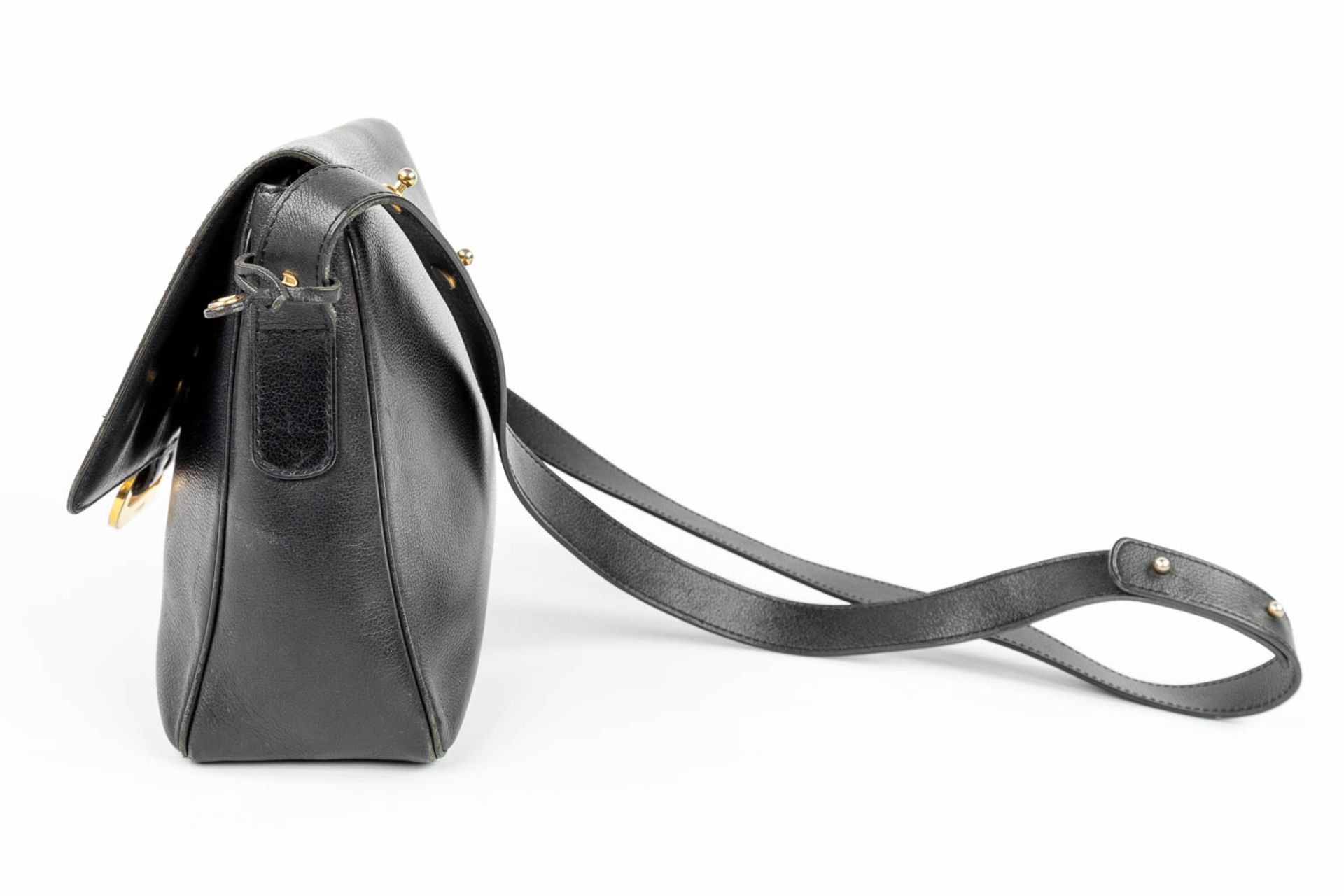 A purse made of black leather and marked Delvaux. (H:20cm) - Image 8 of 15