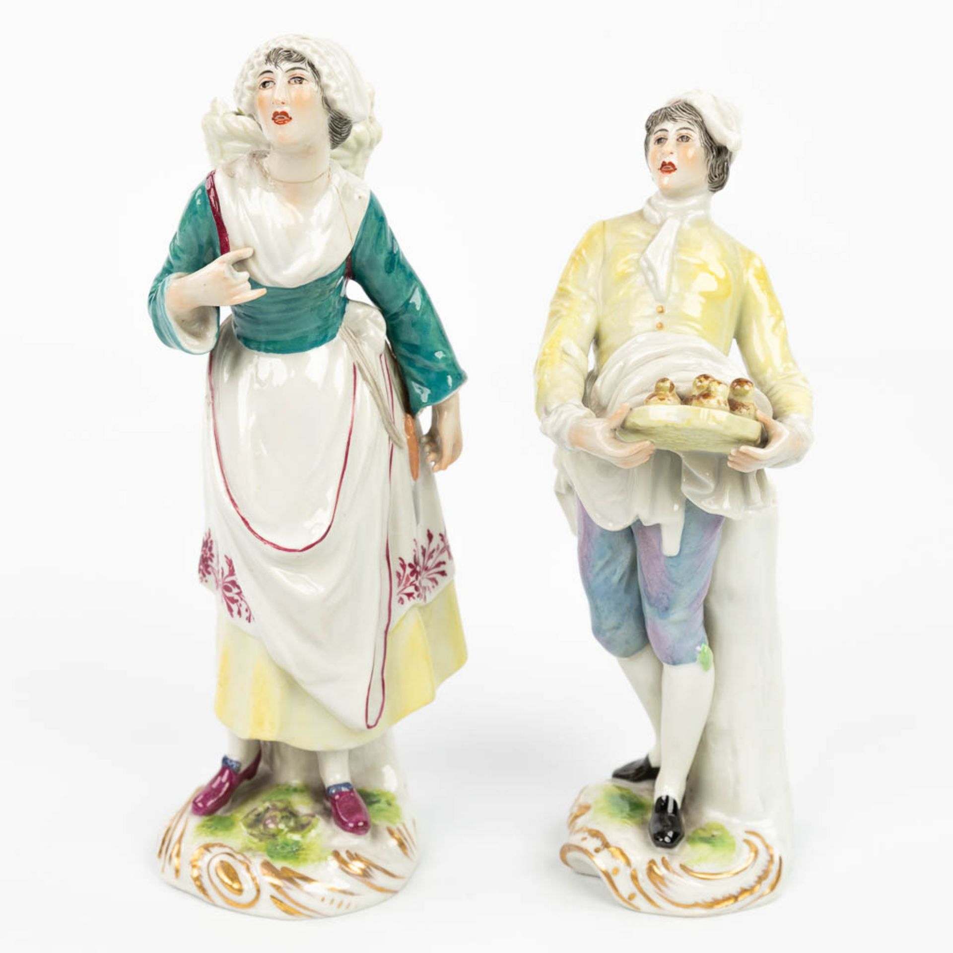 A pair of statues made of porcelain made in Germany and marked Ludwigsburg. (H:18cm)