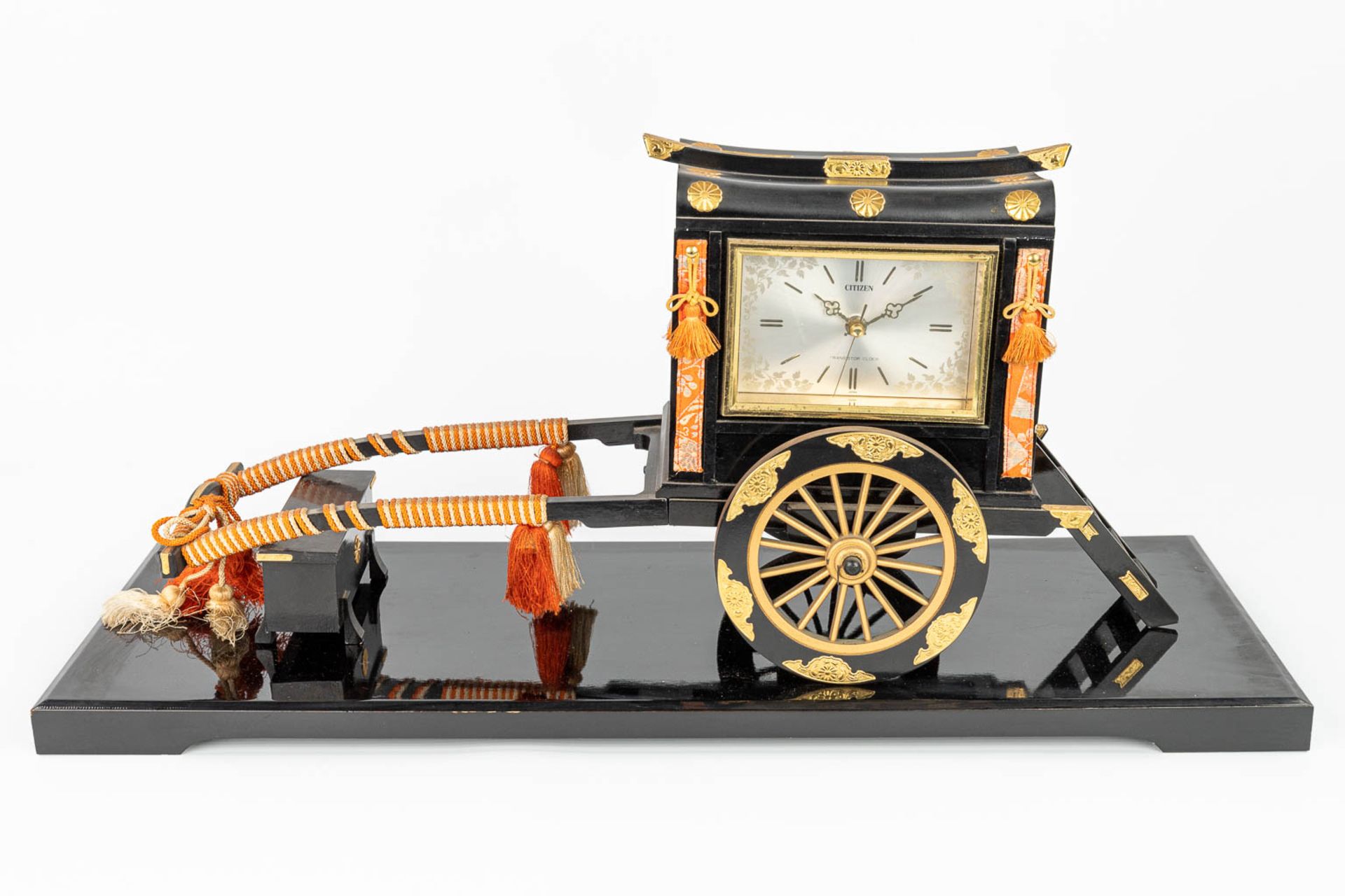 A collection of 2 clocks in Oriental style made by Citizen. (H:32cm) - Image 15 of 16