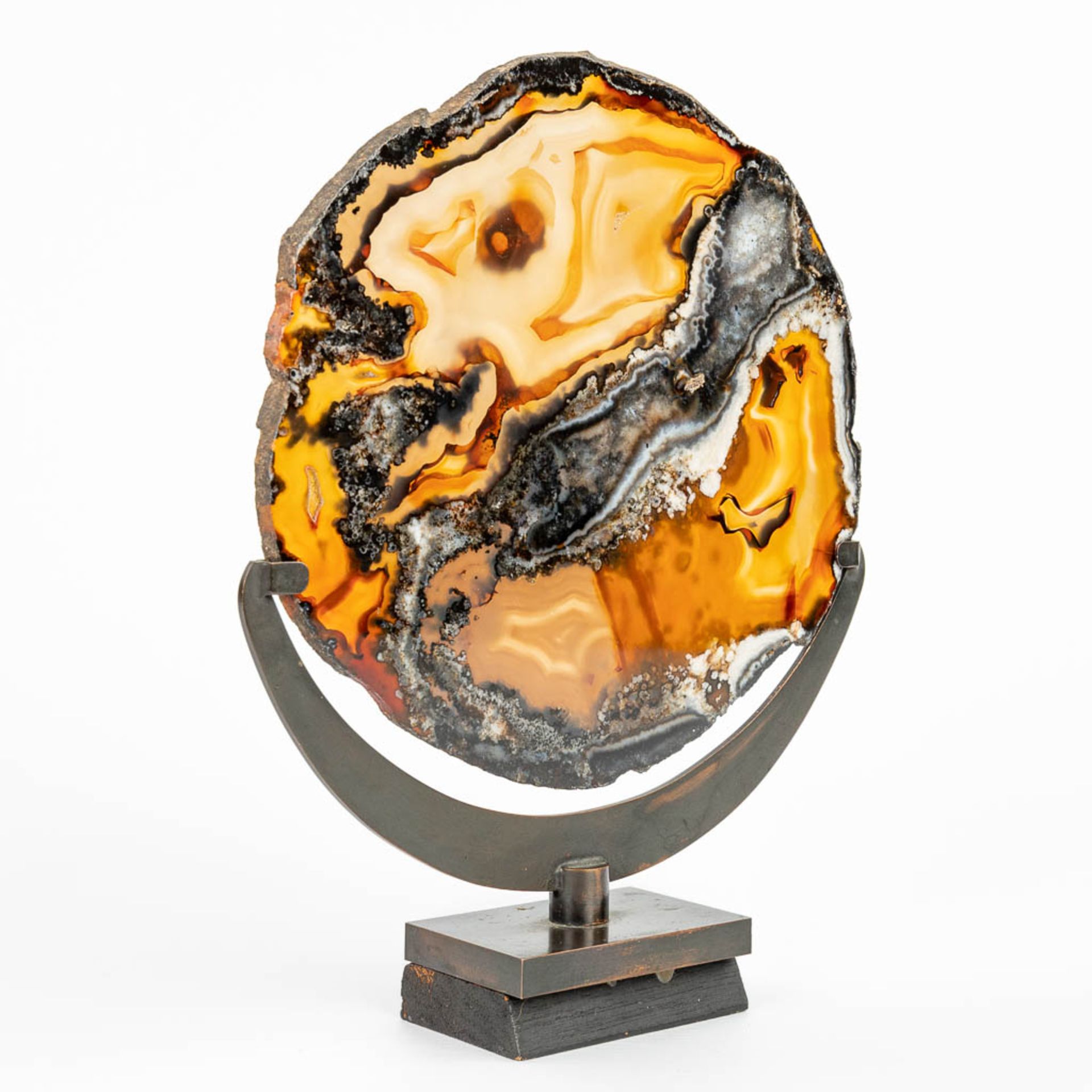 Een mid-century decorative Agate stone in a bronze stand. (H:25,5cm) - Image 5 of 12