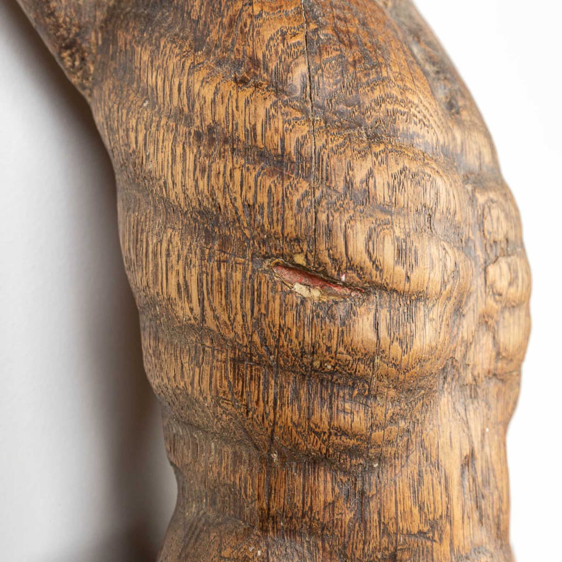 A wood sculptured corpus with a crown of thorns, 18th century. (H:76cm) - Image 10 of 10