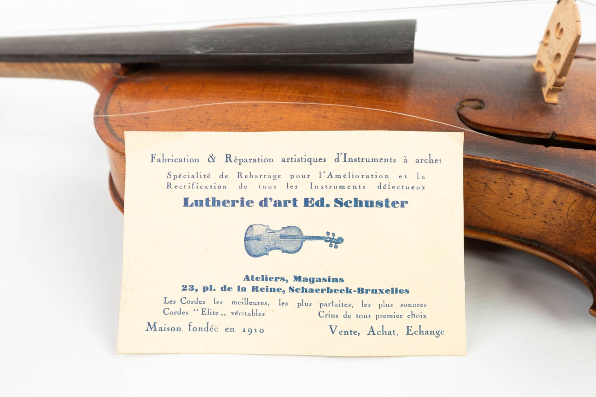 A collection of 3 musical instruments: 2 mandolines and a violin, after a model made by Stradivarius - Image 27 of 56