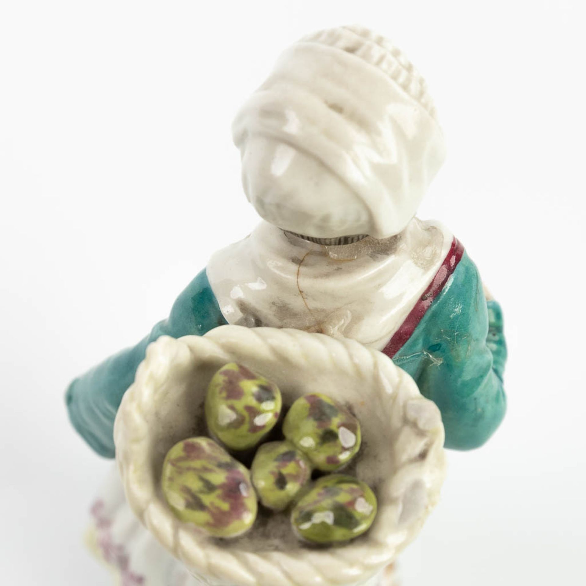 A pair of statues made of porcelain made in Germany and marked Ludwigsburg. (H:18cm) - Image 8 of 16
