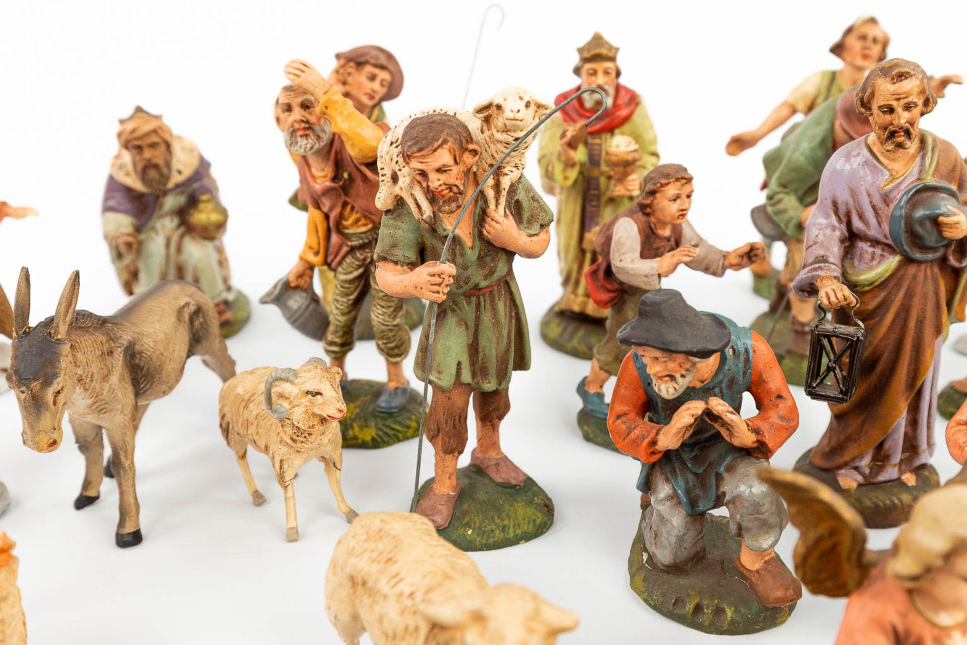 A large and extended Nativity scene with figurines and animals made of papier maché. - Image 15 of 20
