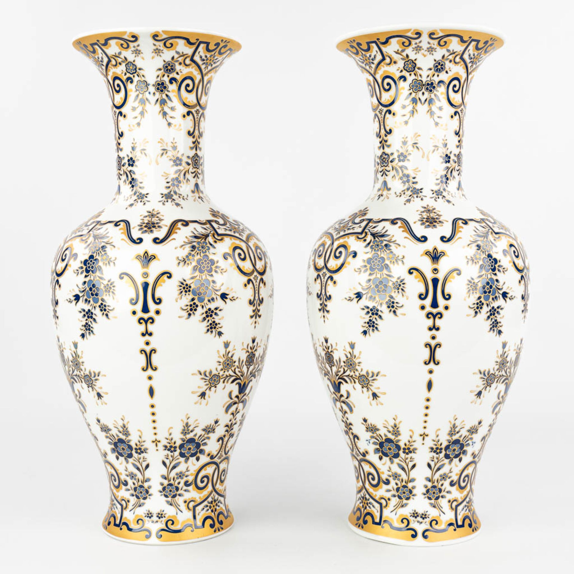 A pair of white porcelain vases with blue and gold decor marked Krautheim Bavaria and made in German - Image 13 of 13