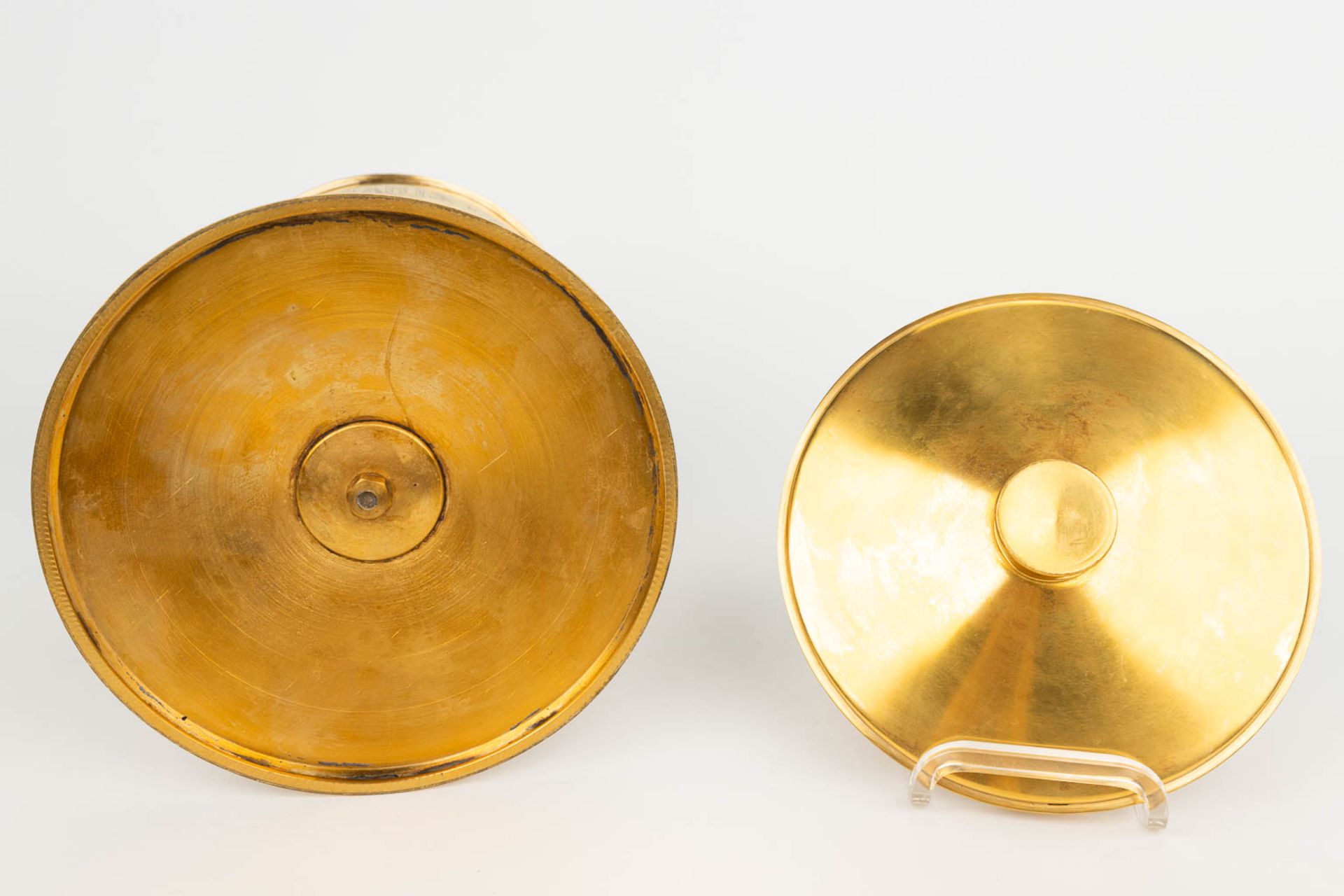 An art deco ciboria 'Viatorum Ecce Panis' and made of gold-plated silver. (H:25cm) - Image 7 of 12