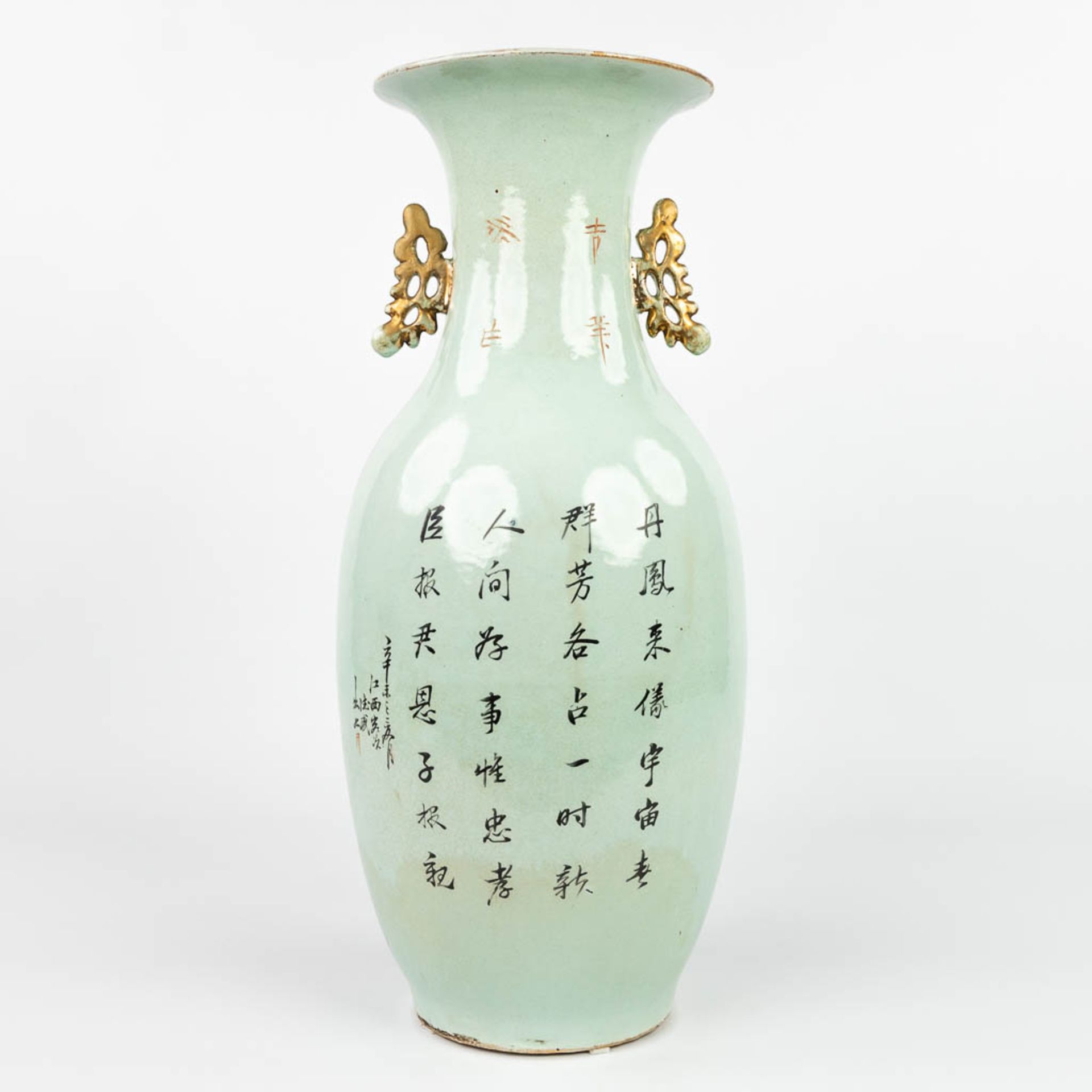 A Chinese vase made of porcelain and decorated with birds. (H:57cm) - Image 4 of 16