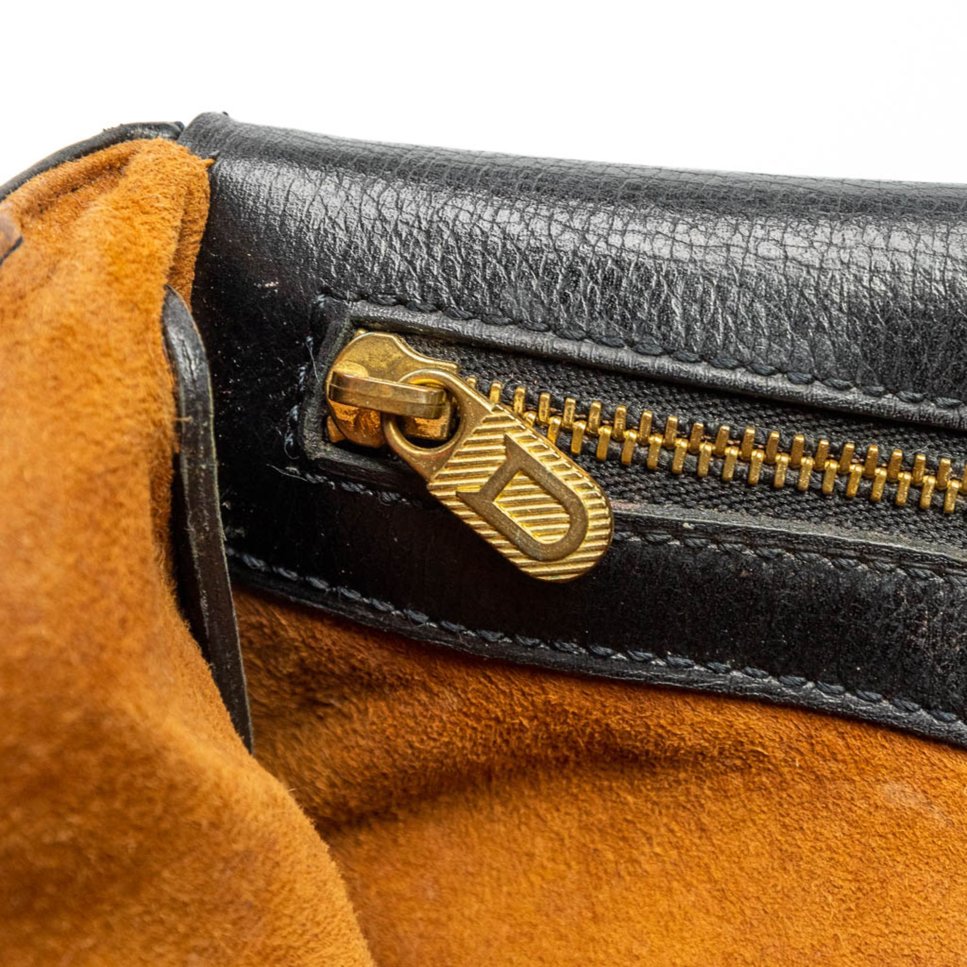 A purse made of black leather and marked Delvaux. (H:20cm) - Image 11 of 15