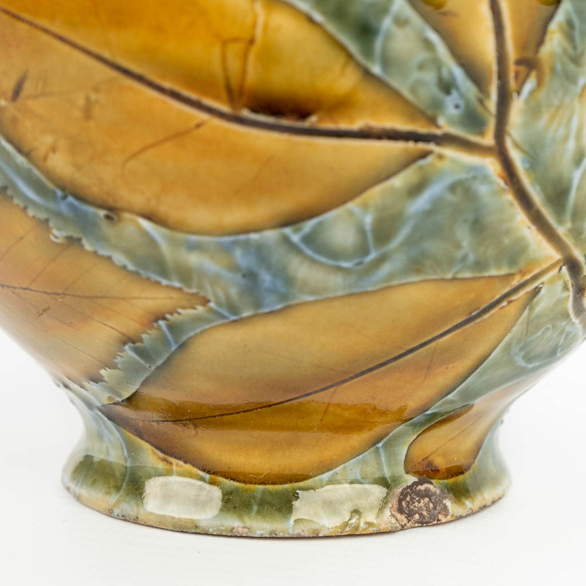 A vase decorated with leaves and made of stoneware marked Royal Doulton. (H:18cm) - Image 10 of 12