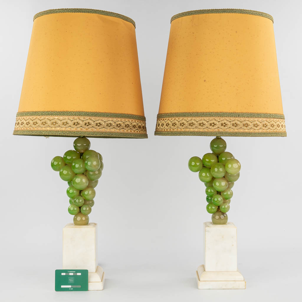 A pair of mid-century table lamps made of alabaster with grapes. Made in Italy. (H:46cm) - Image 2 of 14