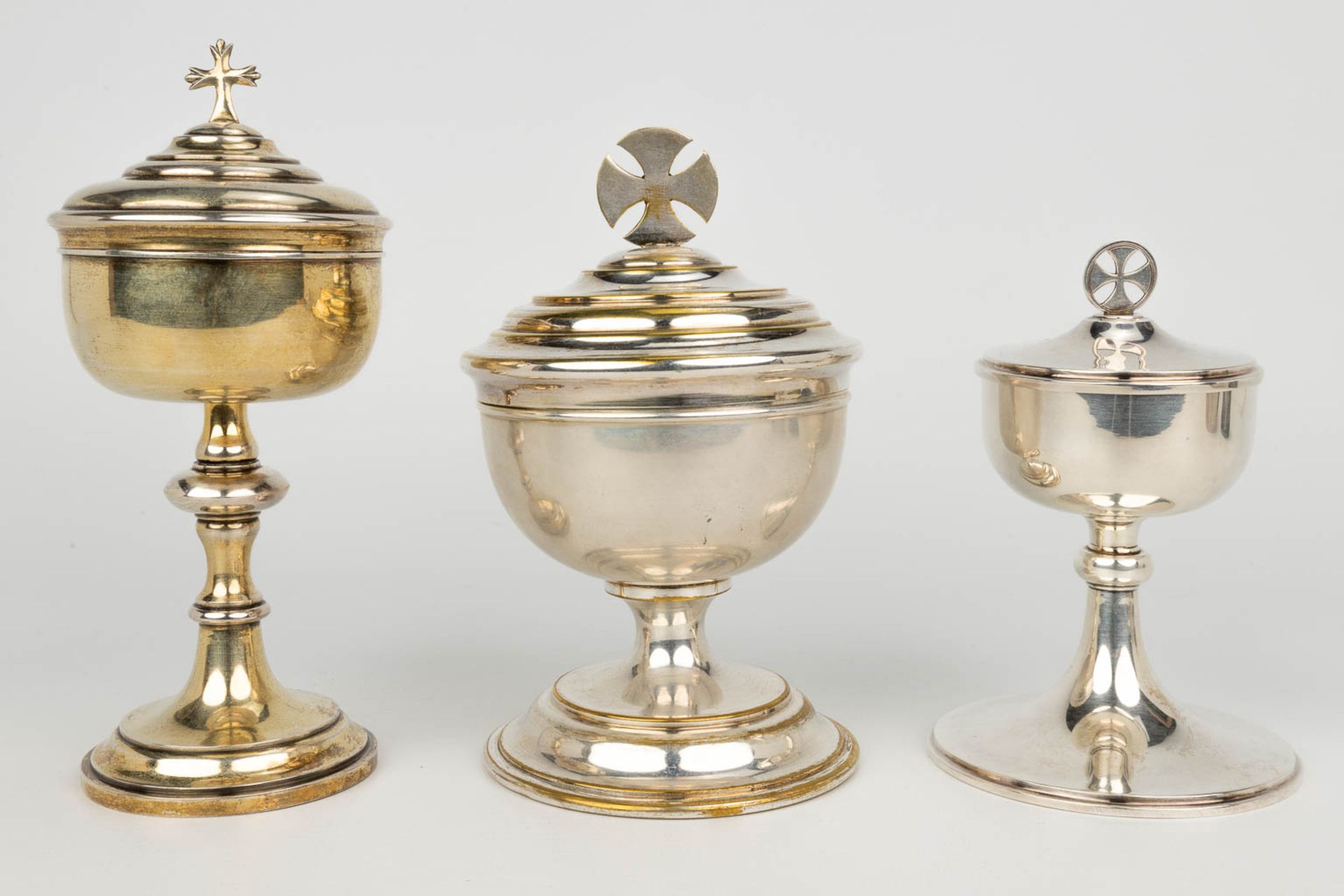 A collection of 5 silver-plated ciboria. (H:18cm) - Image 20 of 20