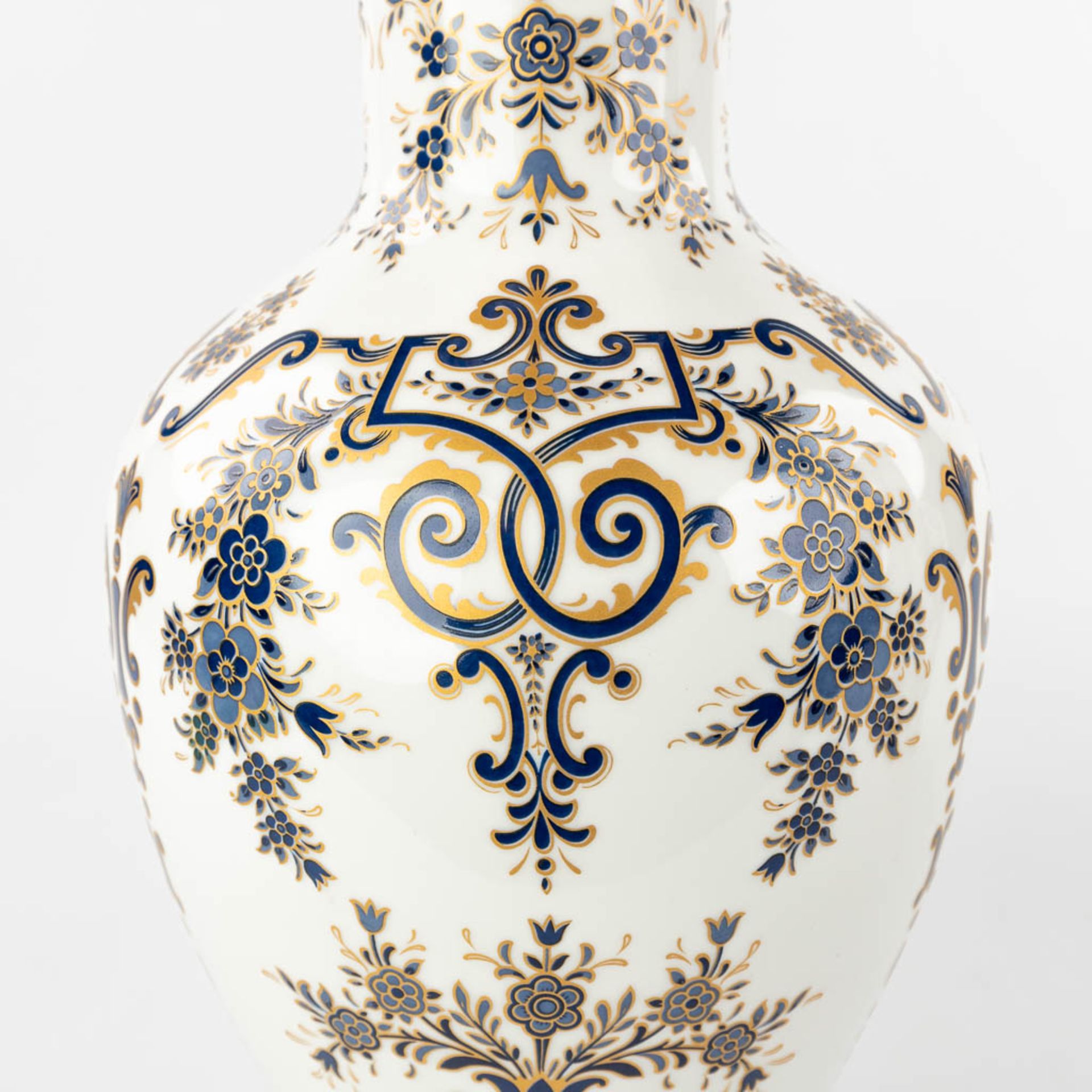 A pair of white porcelain vases with blue and gold decor marked Krautheim Bavaria and made in German - Image 5 of 13