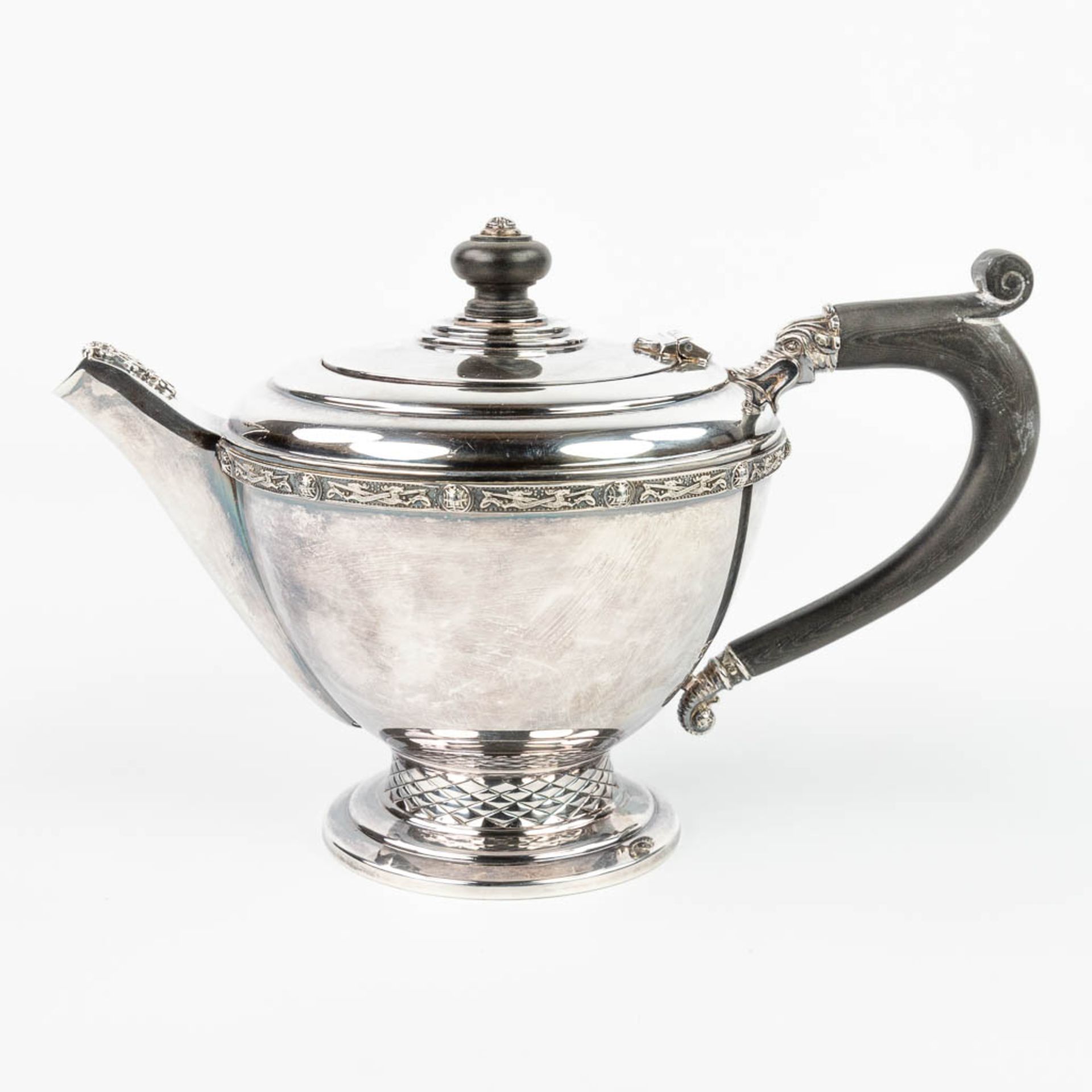 A fine silver teapot with ebony handles and made in Ireland, 1977. (H:16,5cm) - Image 15 of 18