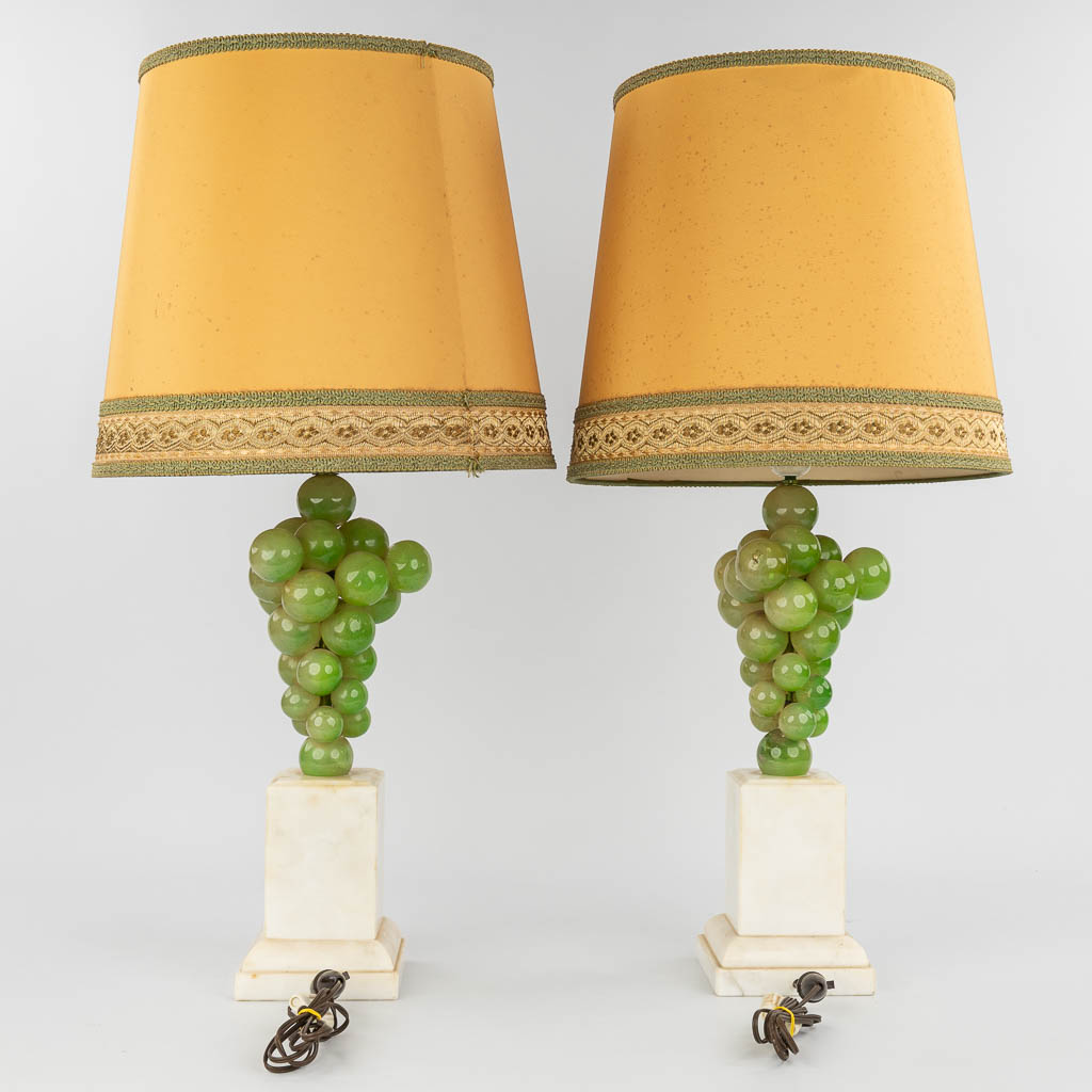 A pair of mid-century table lamps made of alabaster with grapes. Made in Italy. (H:46cm) - Image 8 of 14