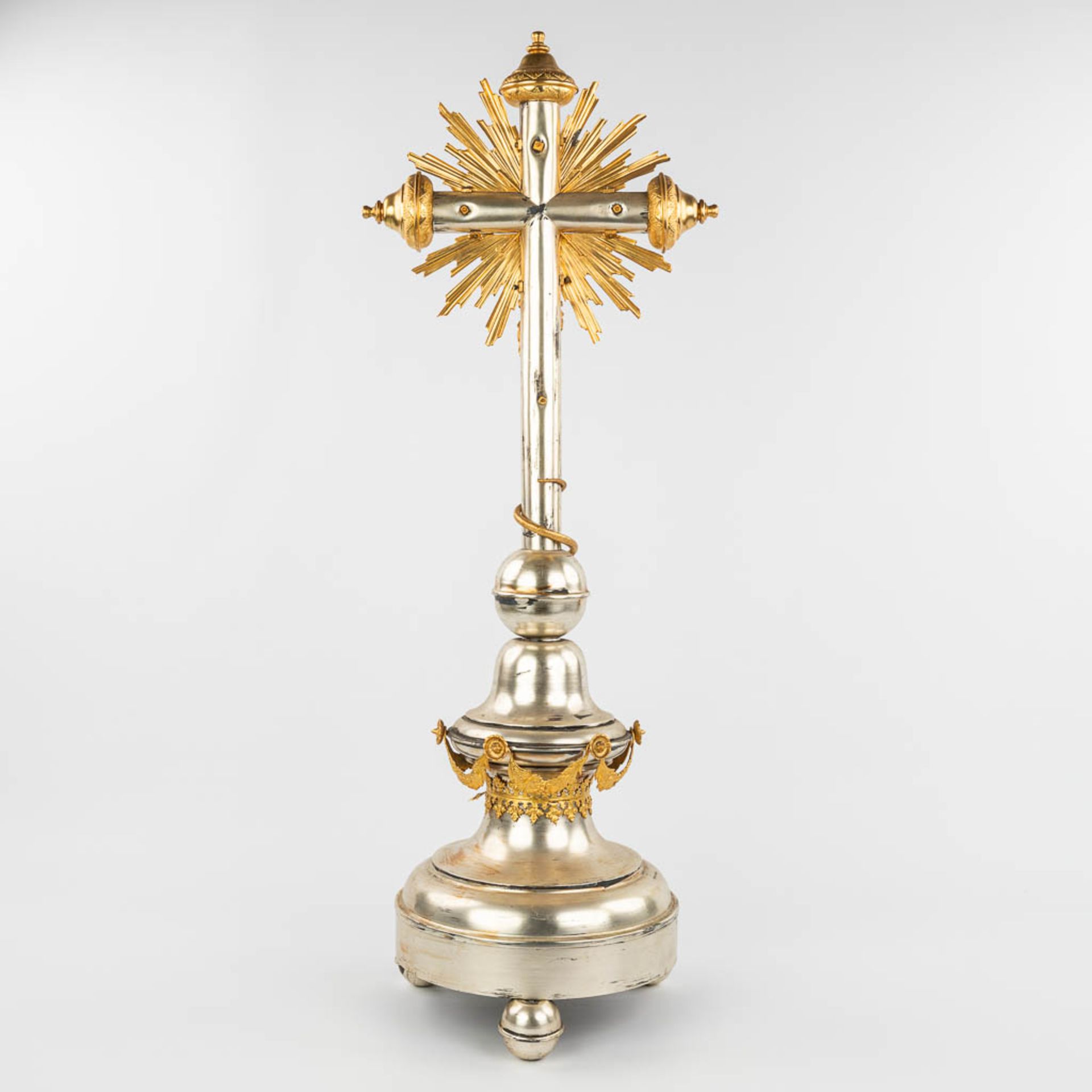 A crucifix made of silver-plated metal and decorated with gilt elements. (H:90cm) - Image 5 of 14