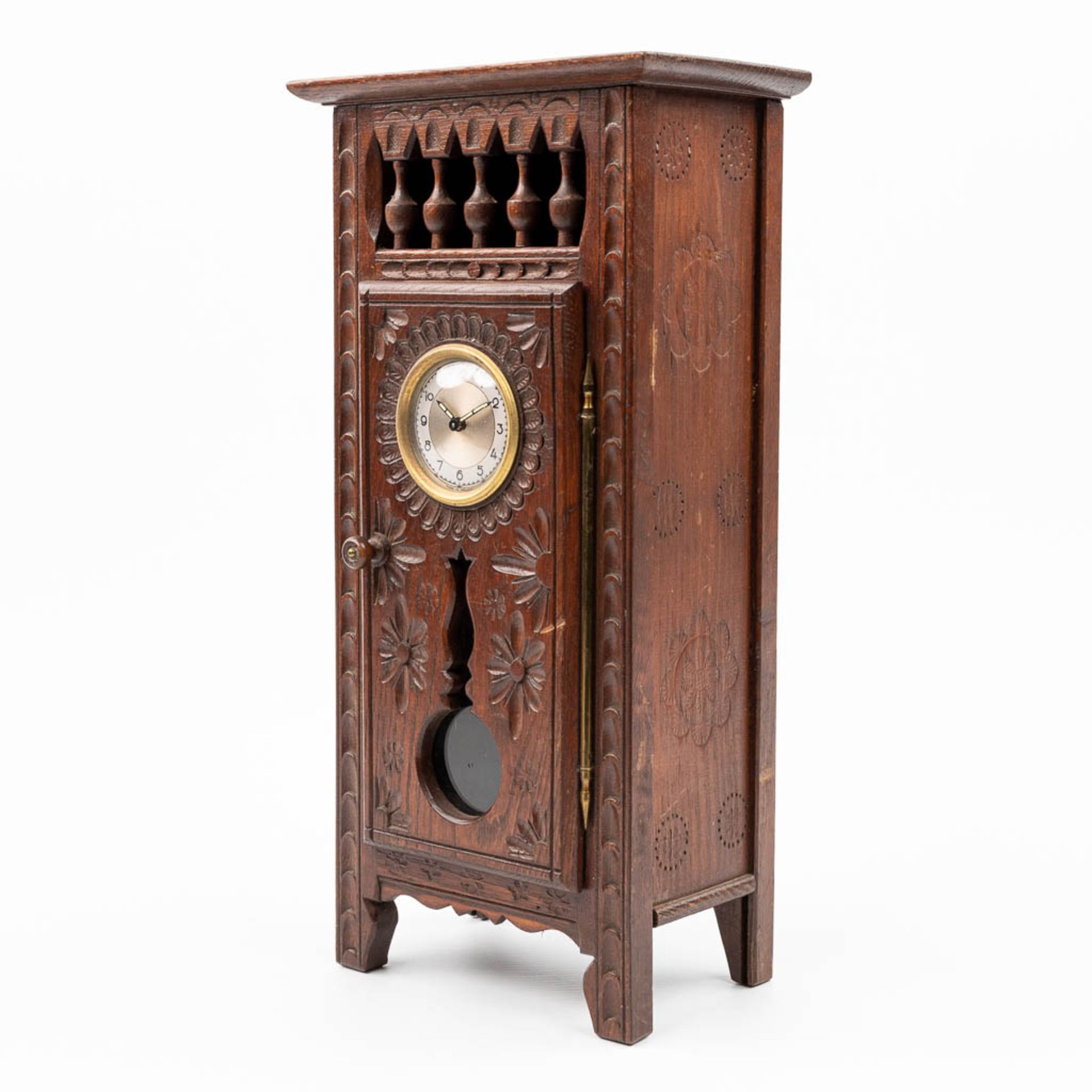 A table clock mounted in a miniature Breton cabinet. (H:35,5cm) - Image 9 of 15