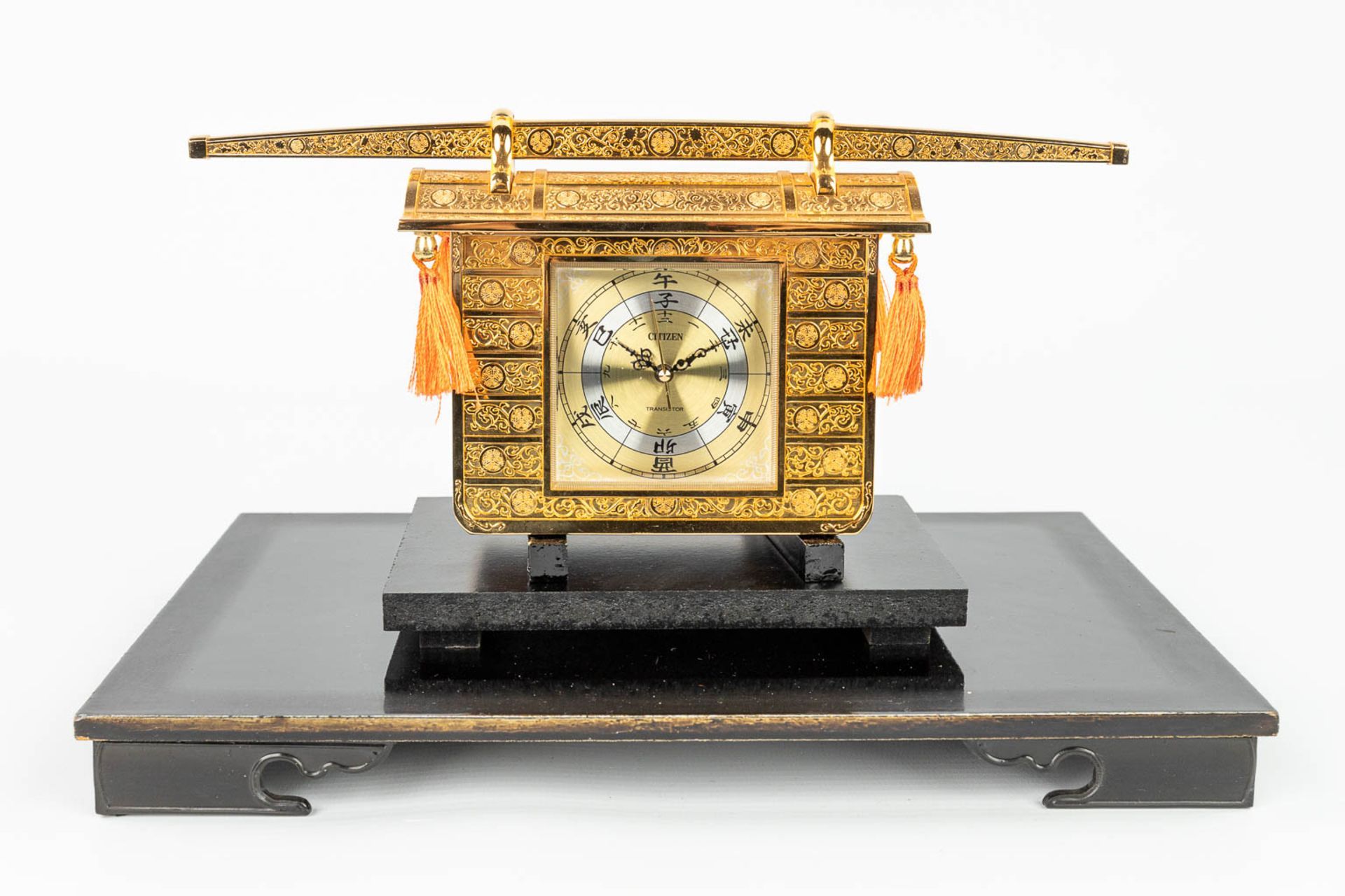A collection of 2 clocks in Oriental style made by Citizen. (H:32cm) - Image 9 of 16