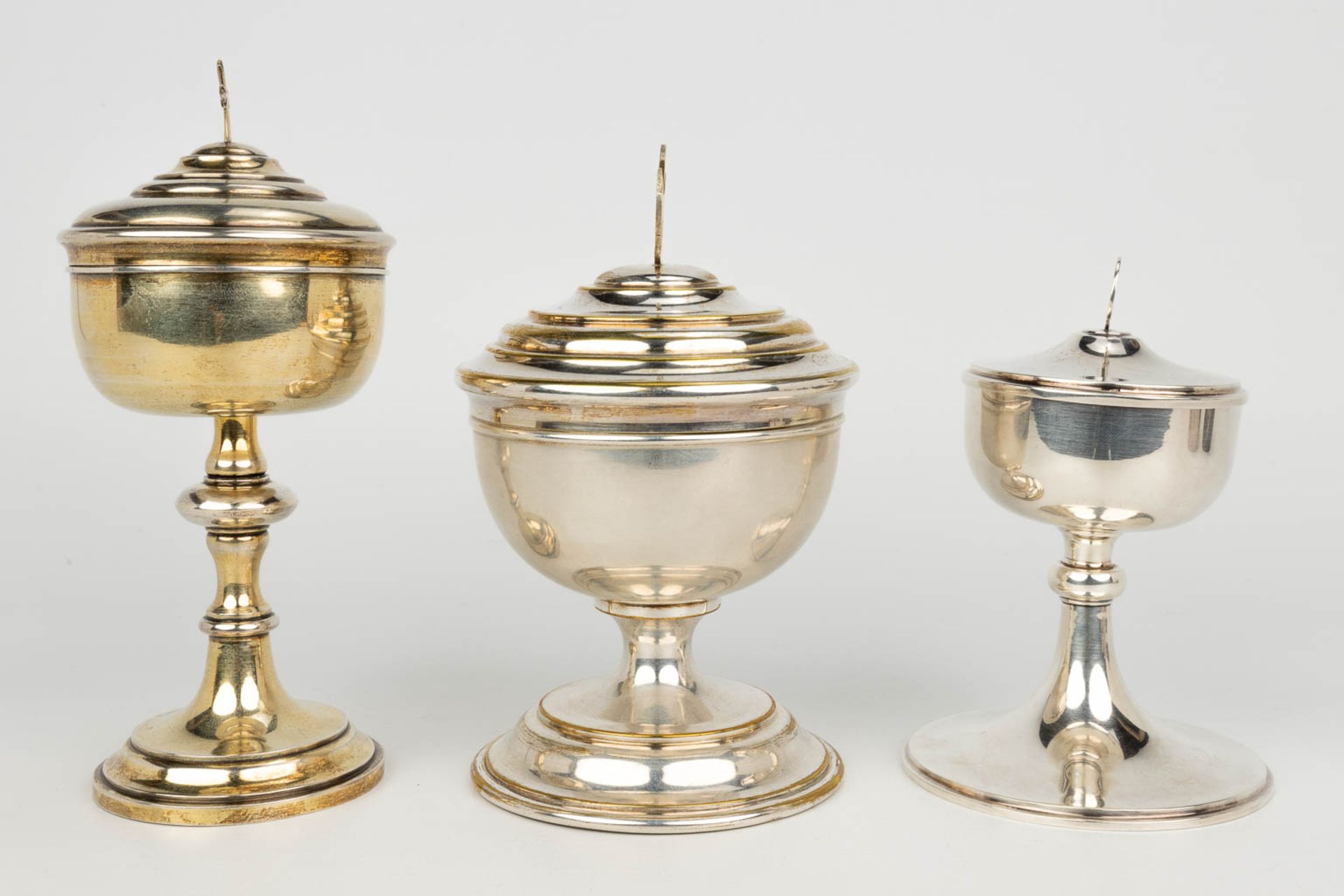 A collection of 5 silver-plated ciboria. (H:18cm) - Image 12 of 20