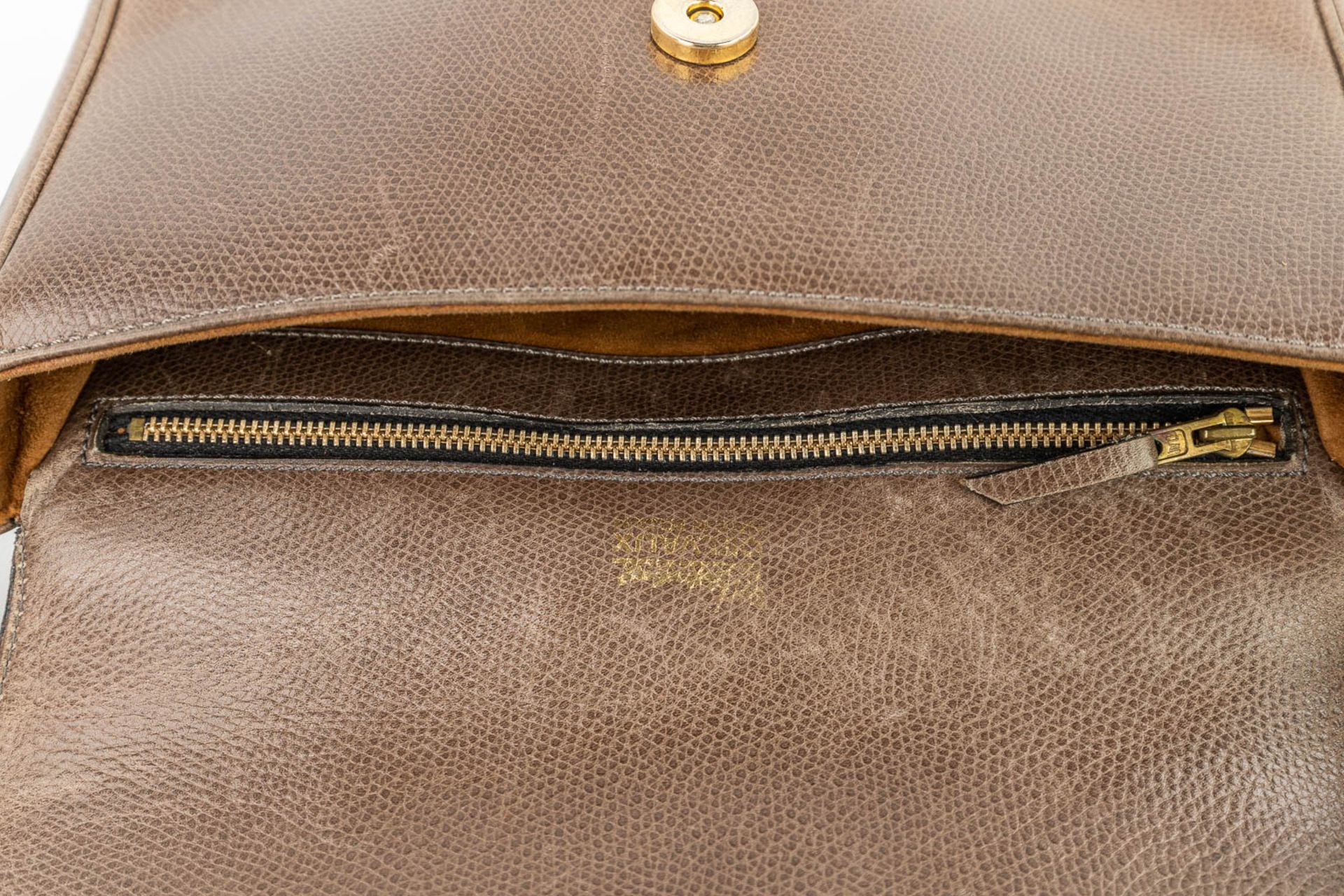 A handbag made of brown leather and marked Delvaux. (H:22cm) - Image 14 of 14