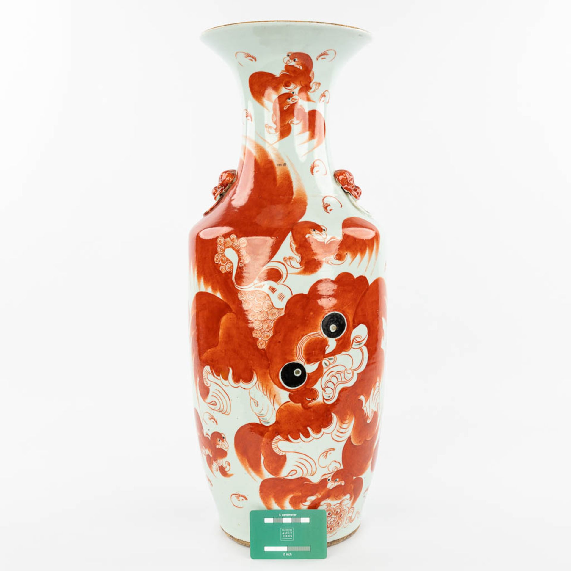 A Chinese vase made of porcelain and decorated with a red foo dog. (H:59cm) - Image 2 of 14