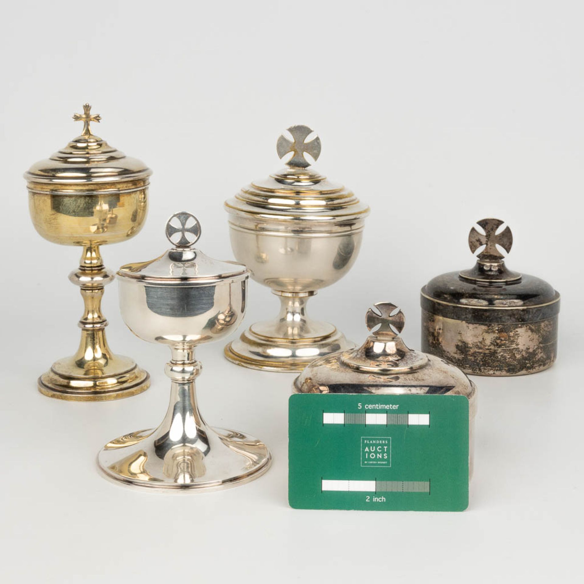 A collection of 5 silver-plated ciboria. (H:18cm) - Image 2 of 20