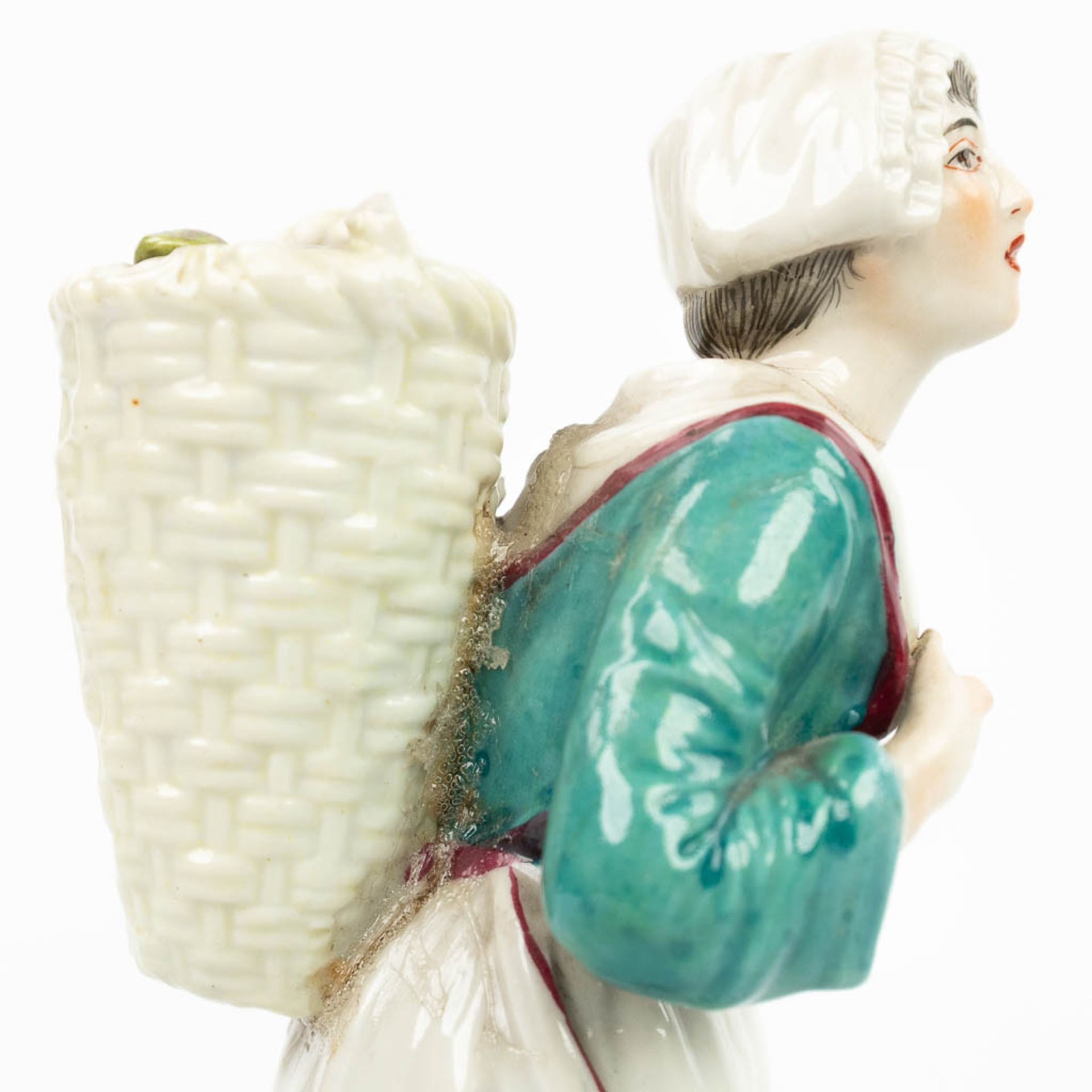 A pair of statues made of porcelain made in Germany and marked Ludwigsburg. (H:18cm) - Image 14 of 16