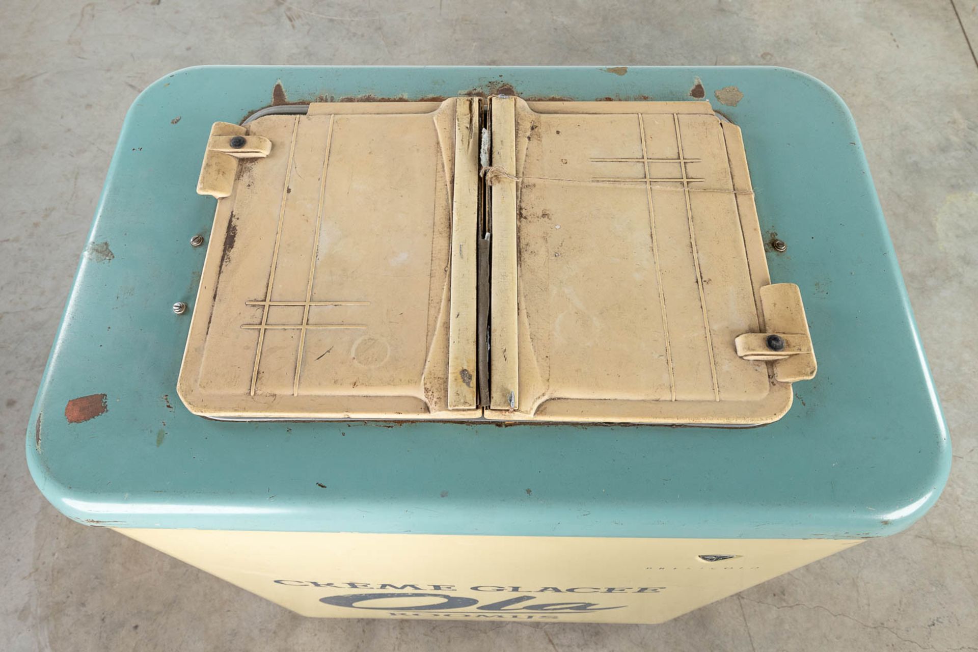 A vintage 'Ola' freezer (c.1955). (H:102cm) - Image 10 of 15