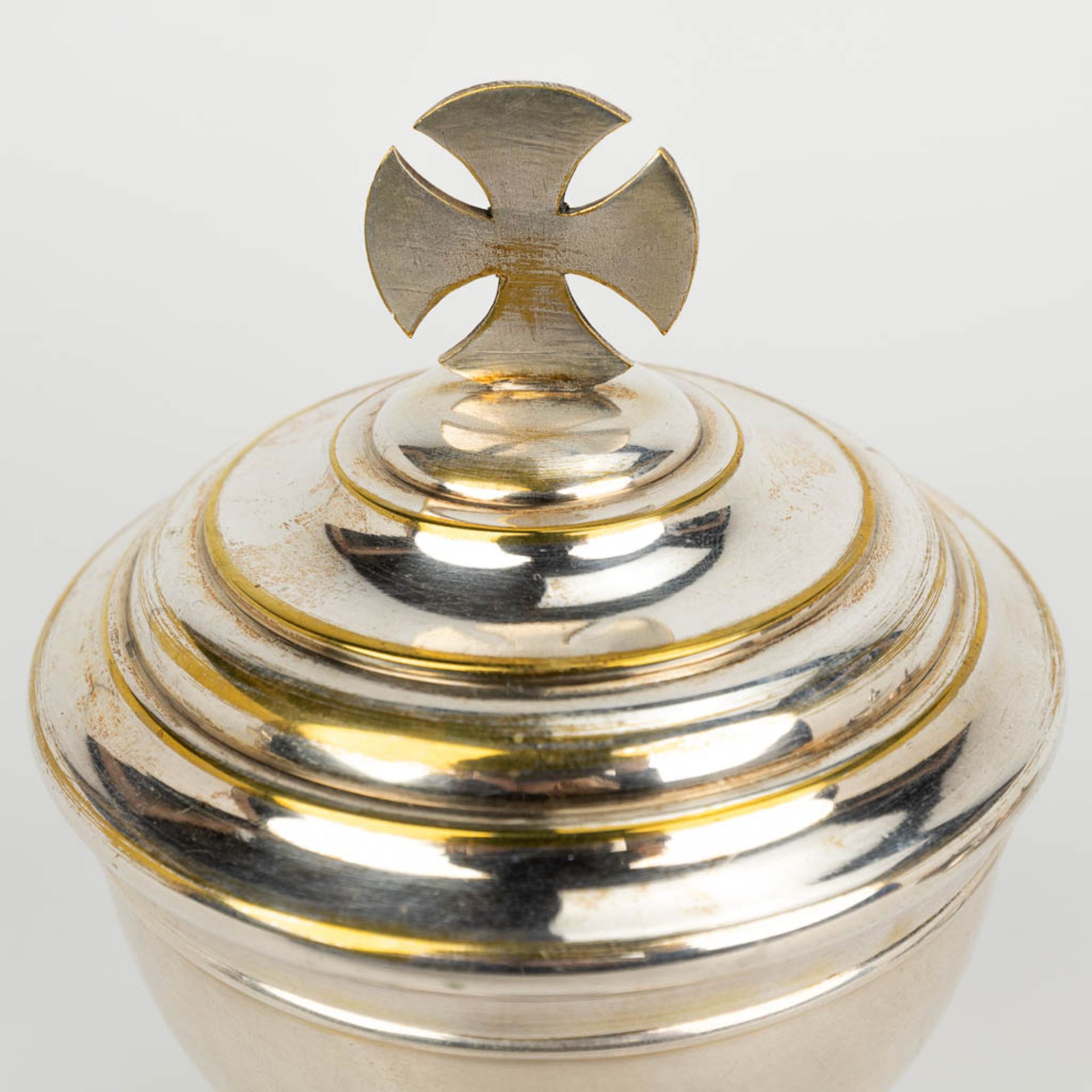 A collection of 5 silver-plated ciboria. (H:18cm) - Image 11 of 20