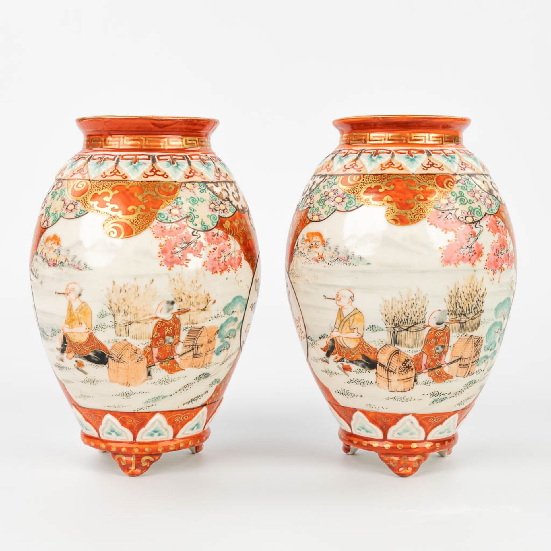A pair of small vases made of stoneware with Kutani decor, made in Japan. (H:17cm)