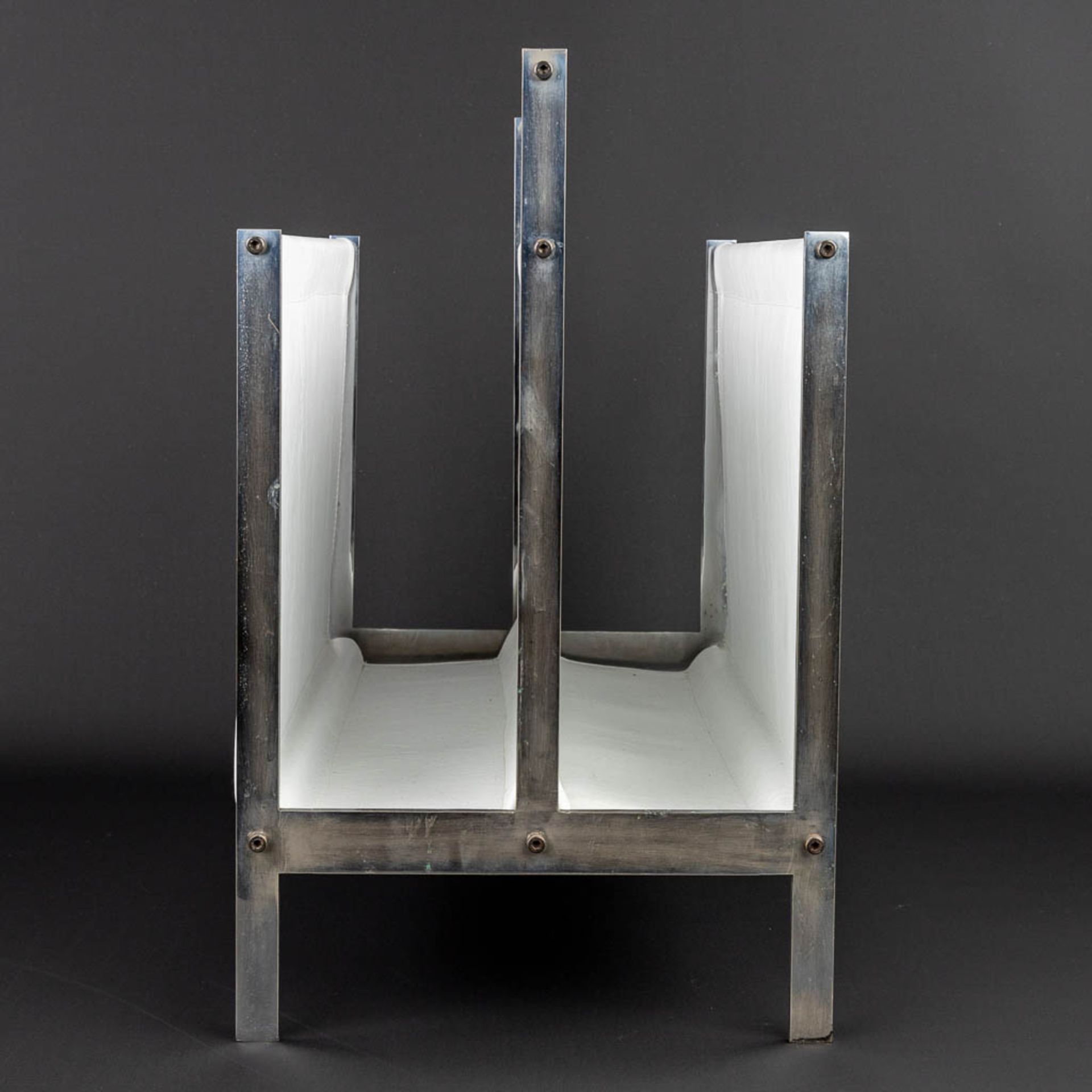 A 'Porte Revues' Magazine rack made of chrome-plated metal and faux leather. (H:47cm) - Image 6 of 13