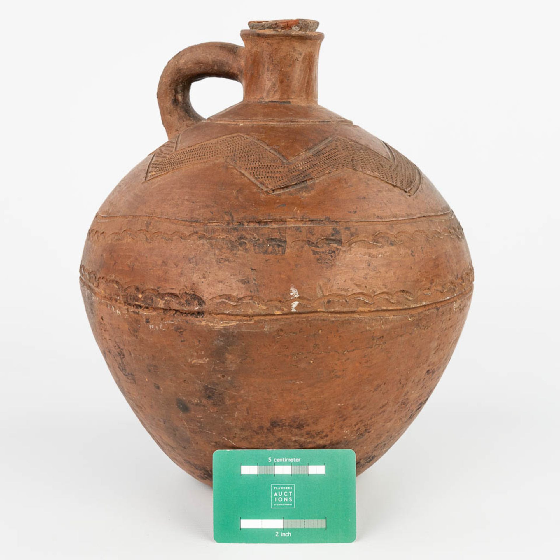 An antique jug with the original stopper made of terracotta finished with sgraffito decor. (H:32cm) - Image 2 of 12